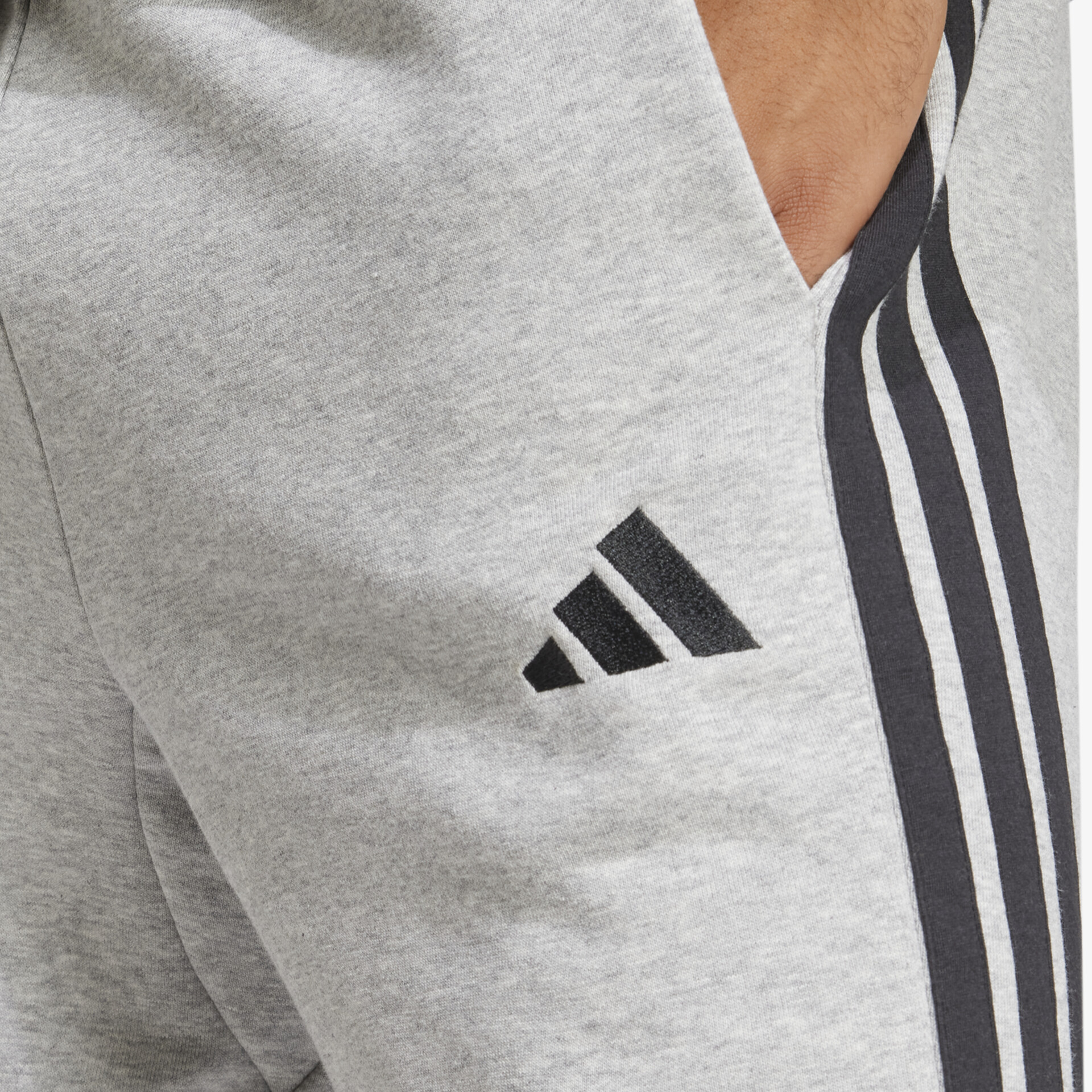 Grau melierte Trainingshose mit elastischem Bund und sportlichem Logo in komfortablem Material