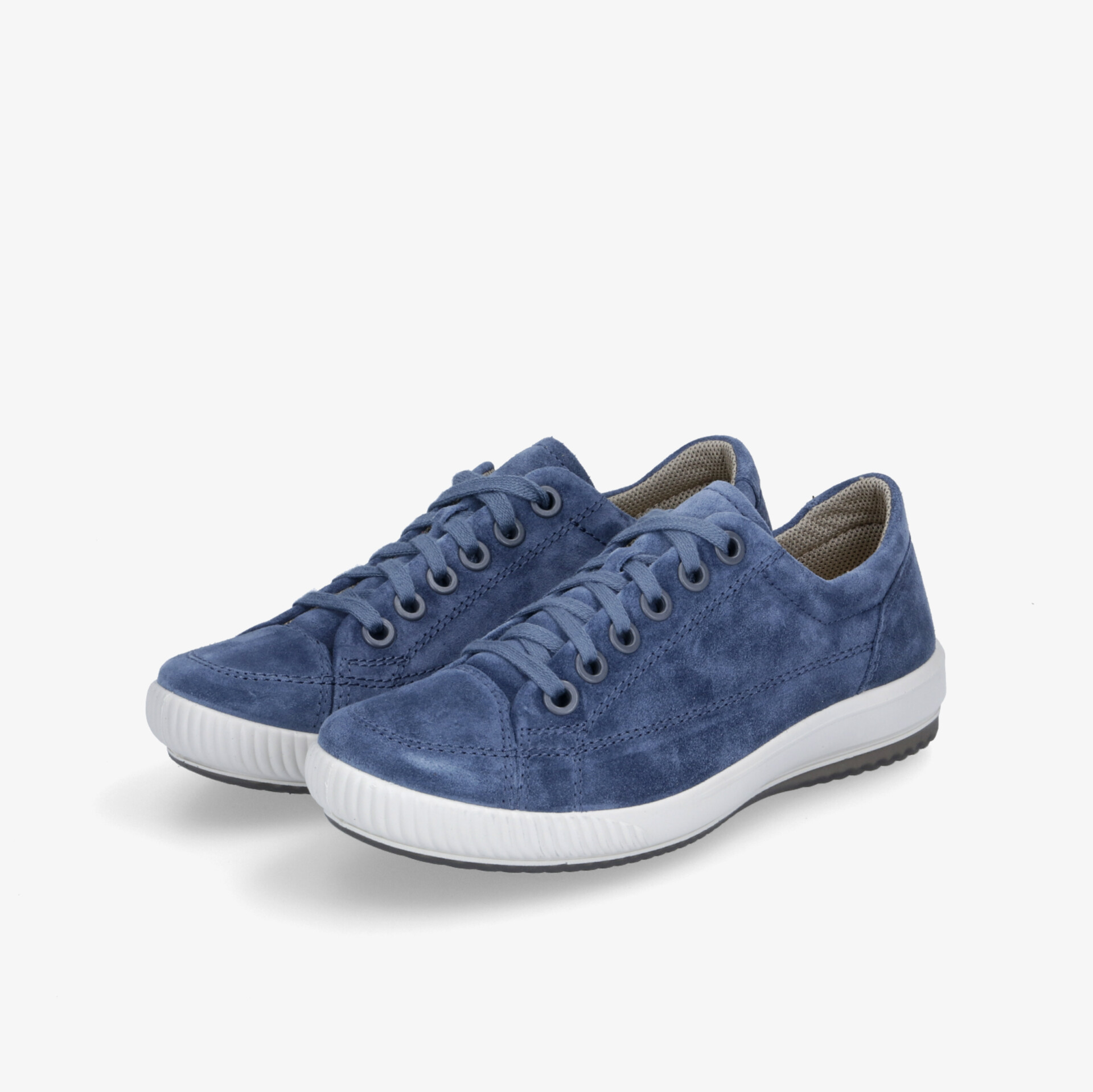 Blaue Wildleder-Sneaker mit weißer Sohle, sportlicher Stil, ideal für Freizeitkleidung.