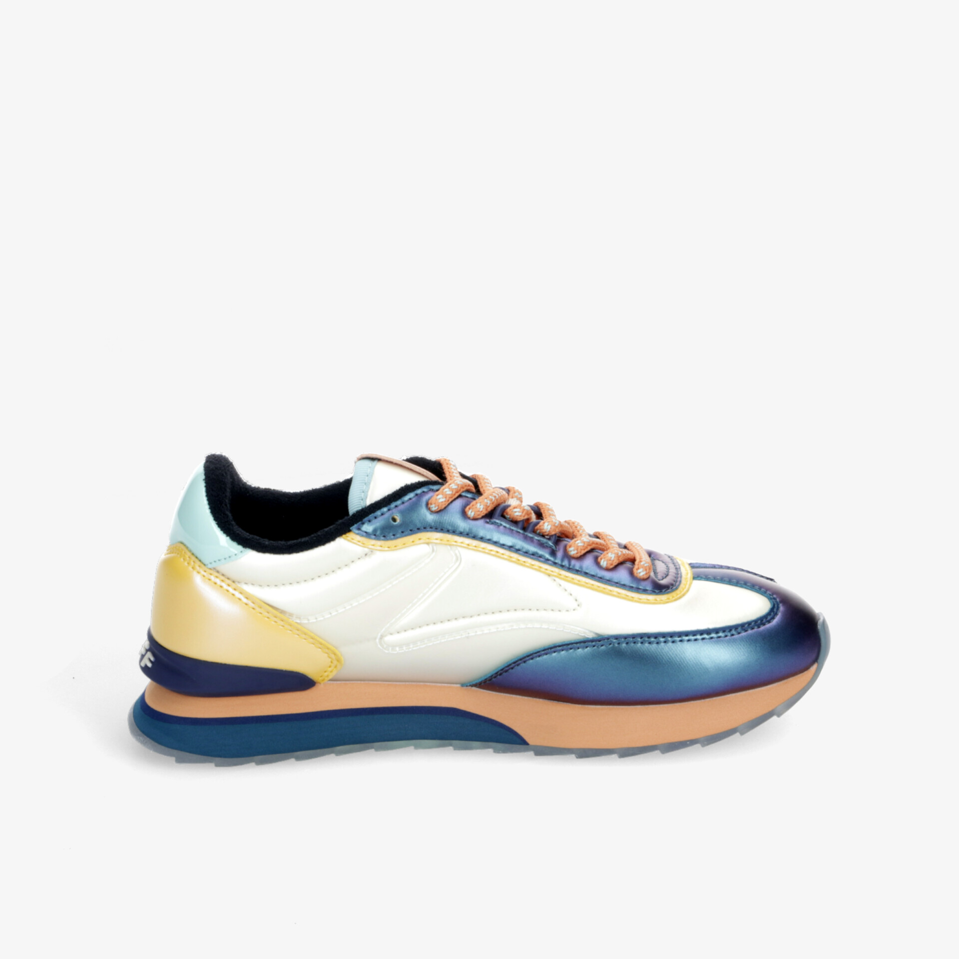 Moderner Sneaker in seitlicher Ansicht mit bequemem Design und mehrfarbigem, stylischem Look