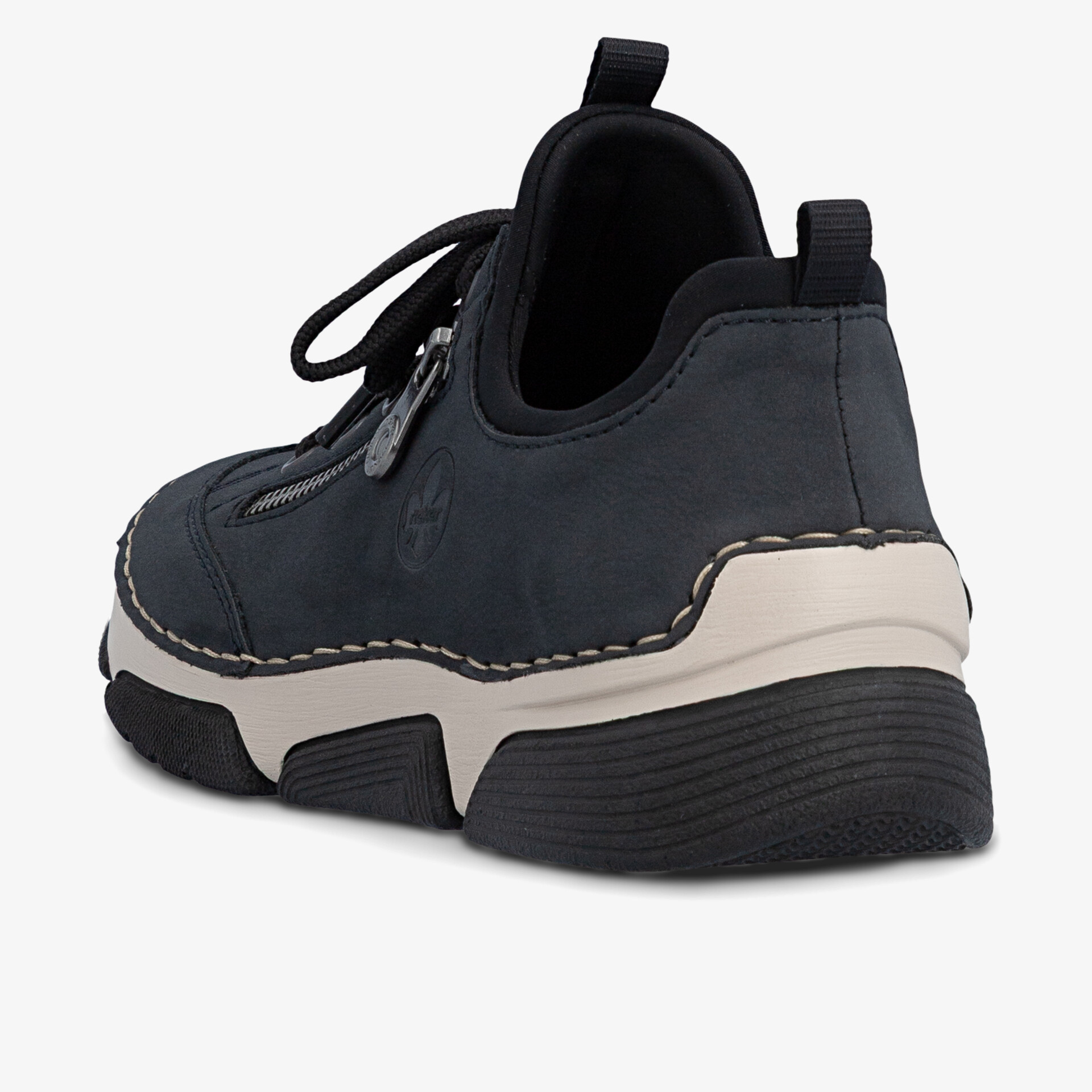 Robuster und komfortabler Schuh mit gepolstertem Schaft und rutschfester Sohle, ideal für sportliche Aktivitäten