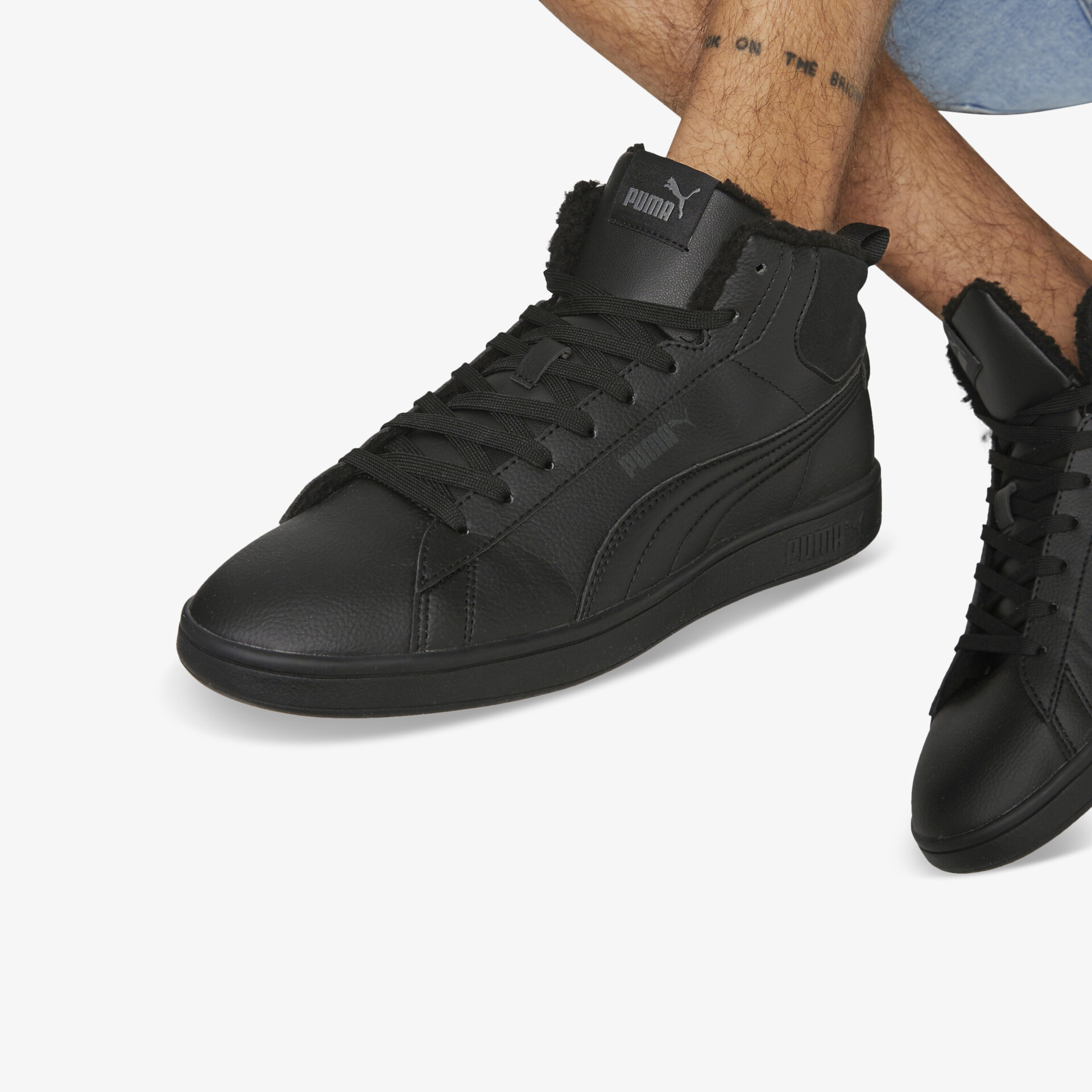 Schwarzer Sneaker mit hohem Schaft und moderner Optik sorgt für Komfort und vielseitigen Einsatz