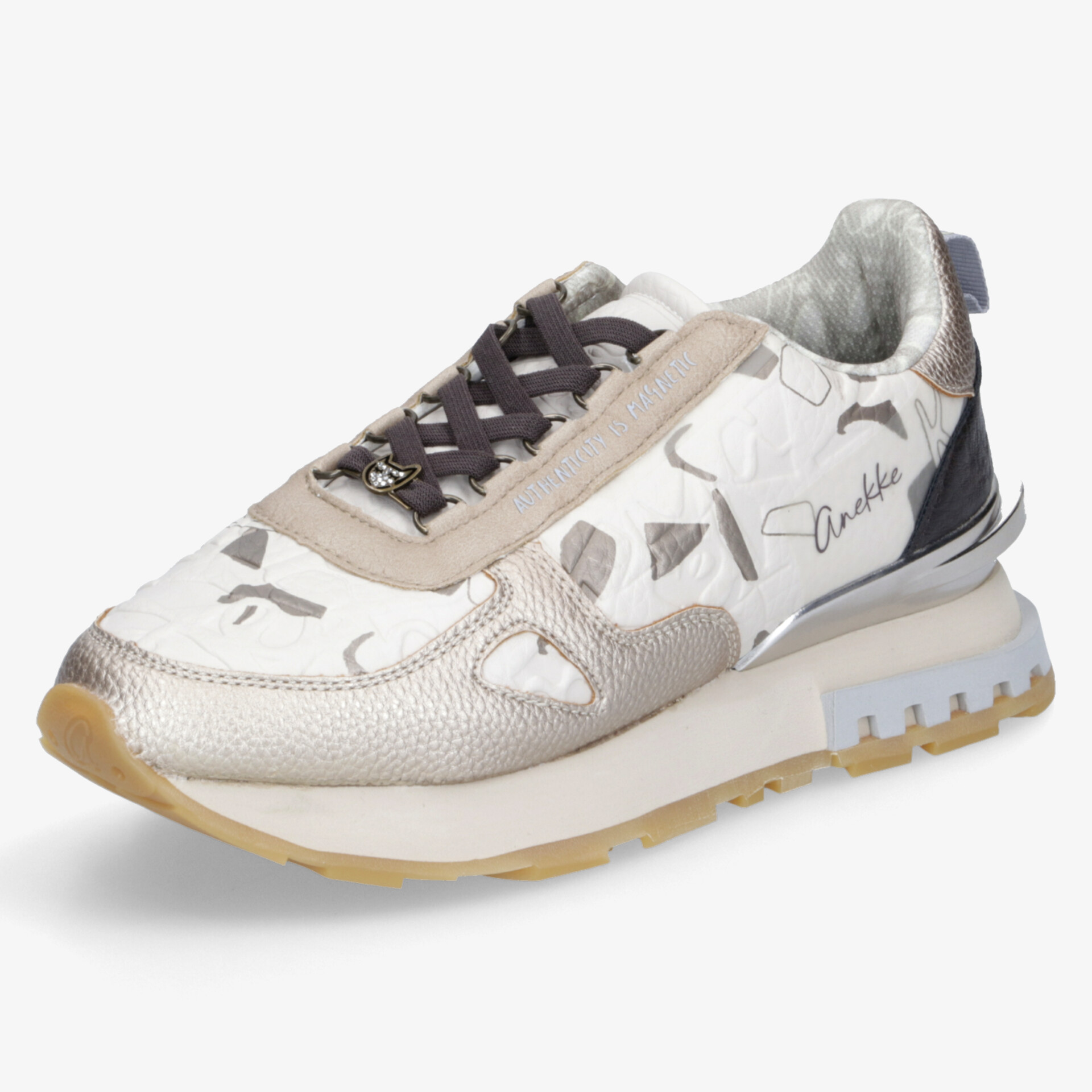 Moderner weißer Sneaker mit auffälligem Design und bequemer Sohle für urbanen Stil.