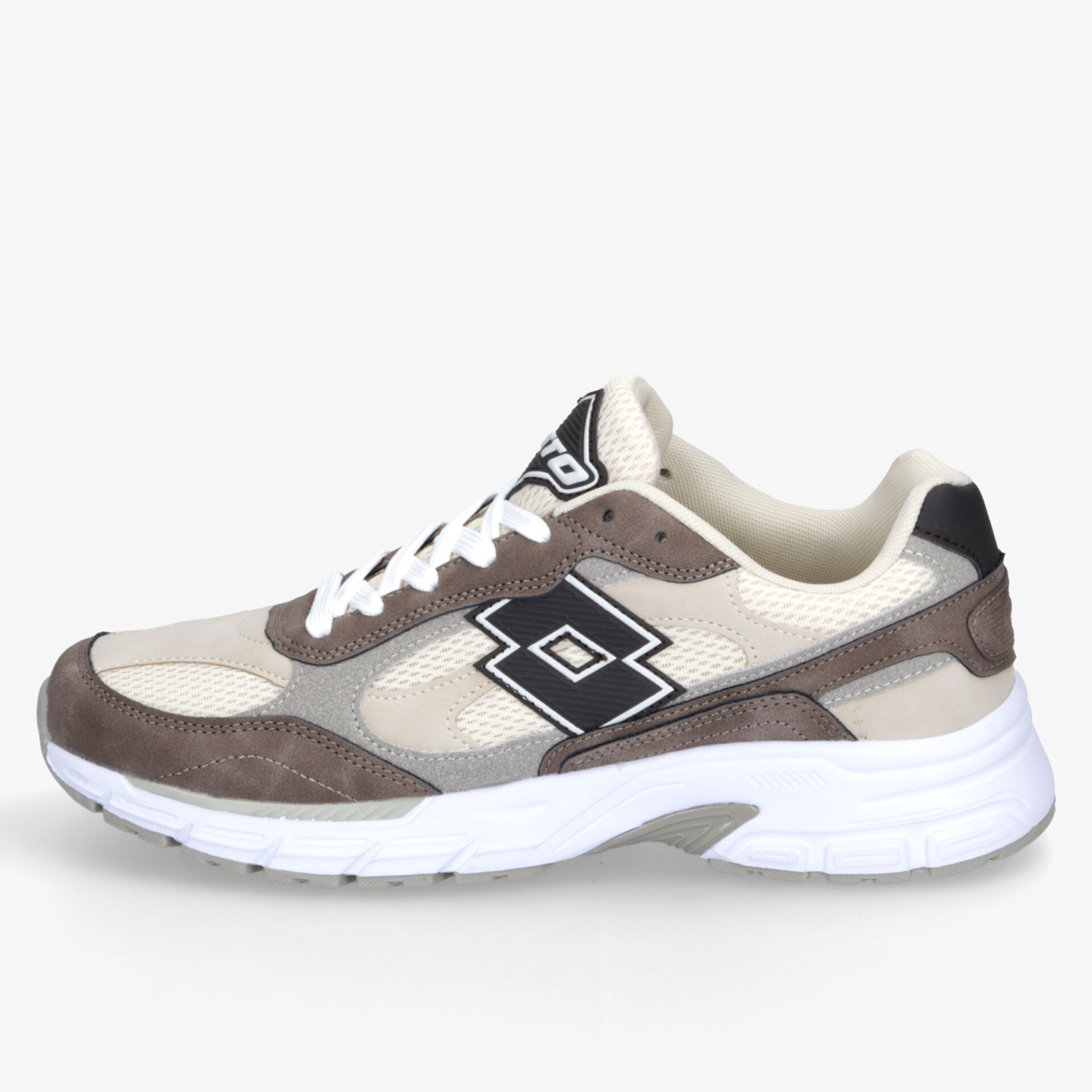 Seitliche Ansicht eines bequemen und robusten Sportschuhs mit atmungsaktivem Material und rutschfester Sohle