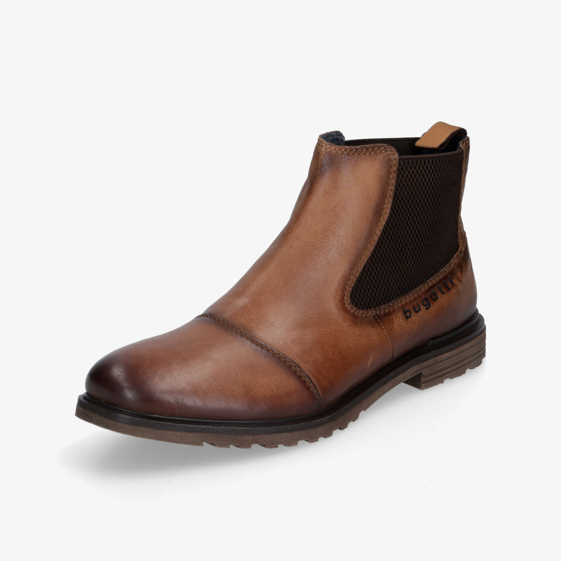Eleganter brauner Chelsea Boot aus Leder mit elastischen Seiteneinsätzen und robustem Absatz in schräger Frontansicht
