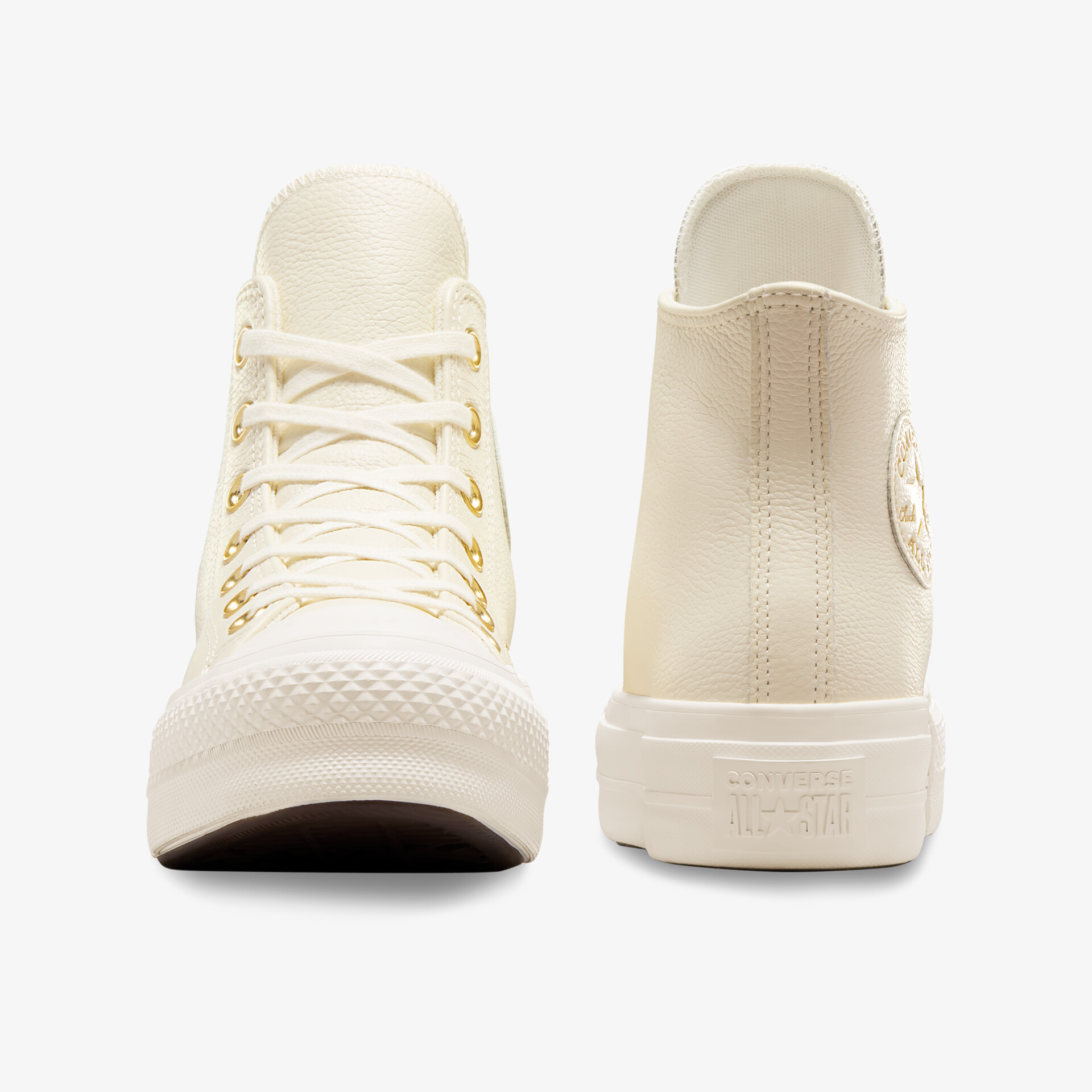 Cremefarbene Sneaker in Front- und Rückansicht, robustes Material, bequeme Passform und rutschfeste Sohle