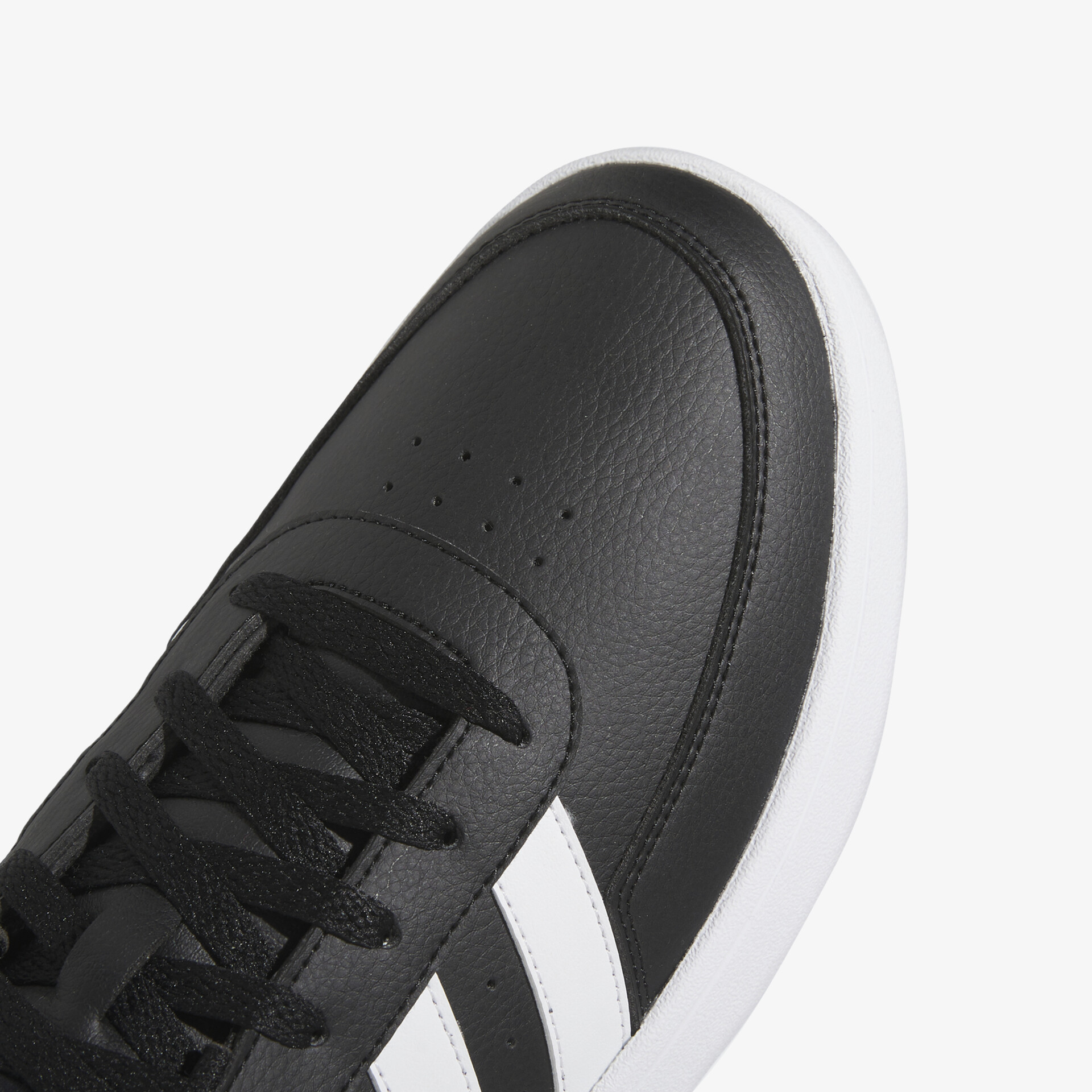 Schwarzer Sportschuh mit weißen Streifen und Schnürsenkeln, modernes und bequemes Design