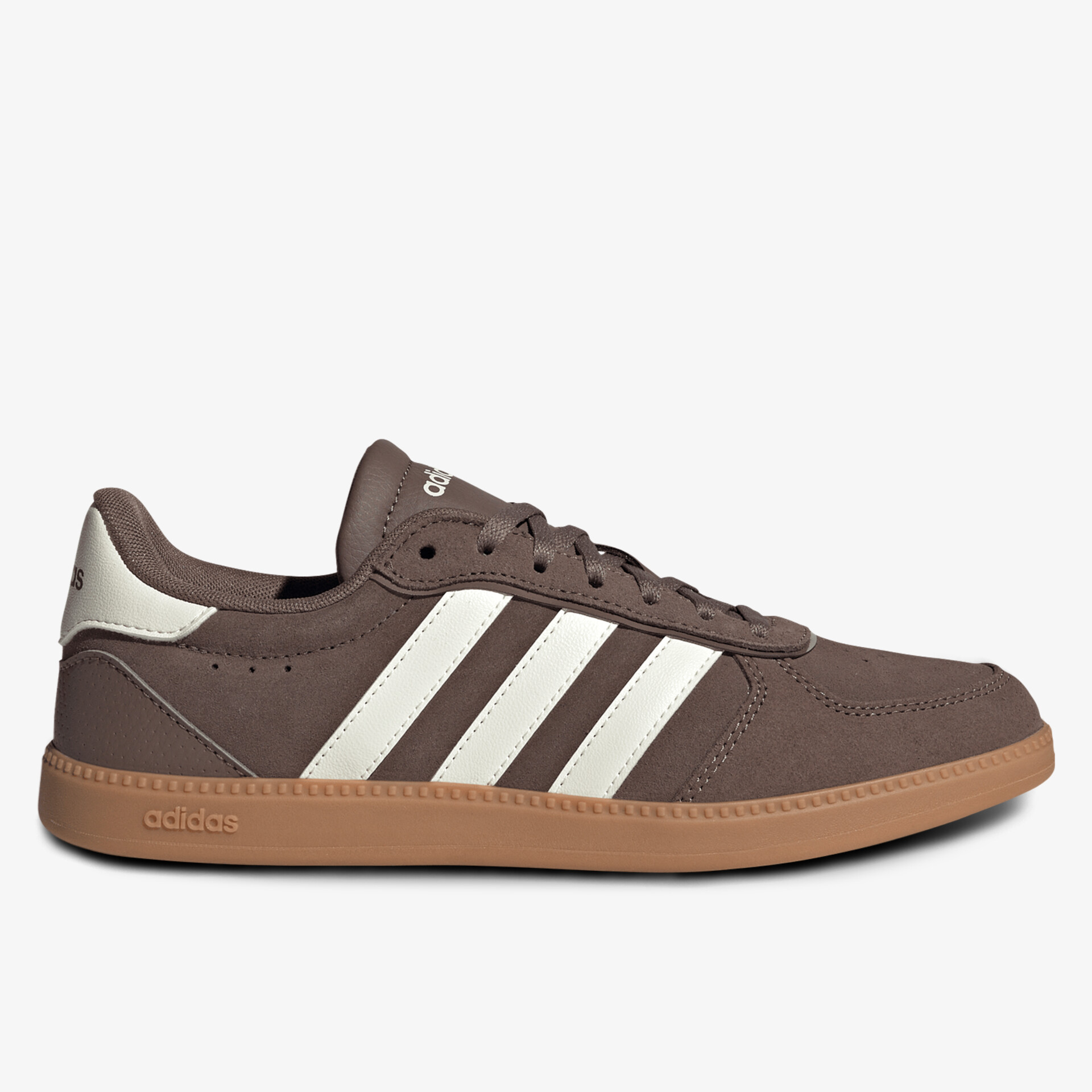 Seitliche Ansicht eines braunen Sneakers mit weißen Streifen und rutschfester Gummisohle für den Alltag