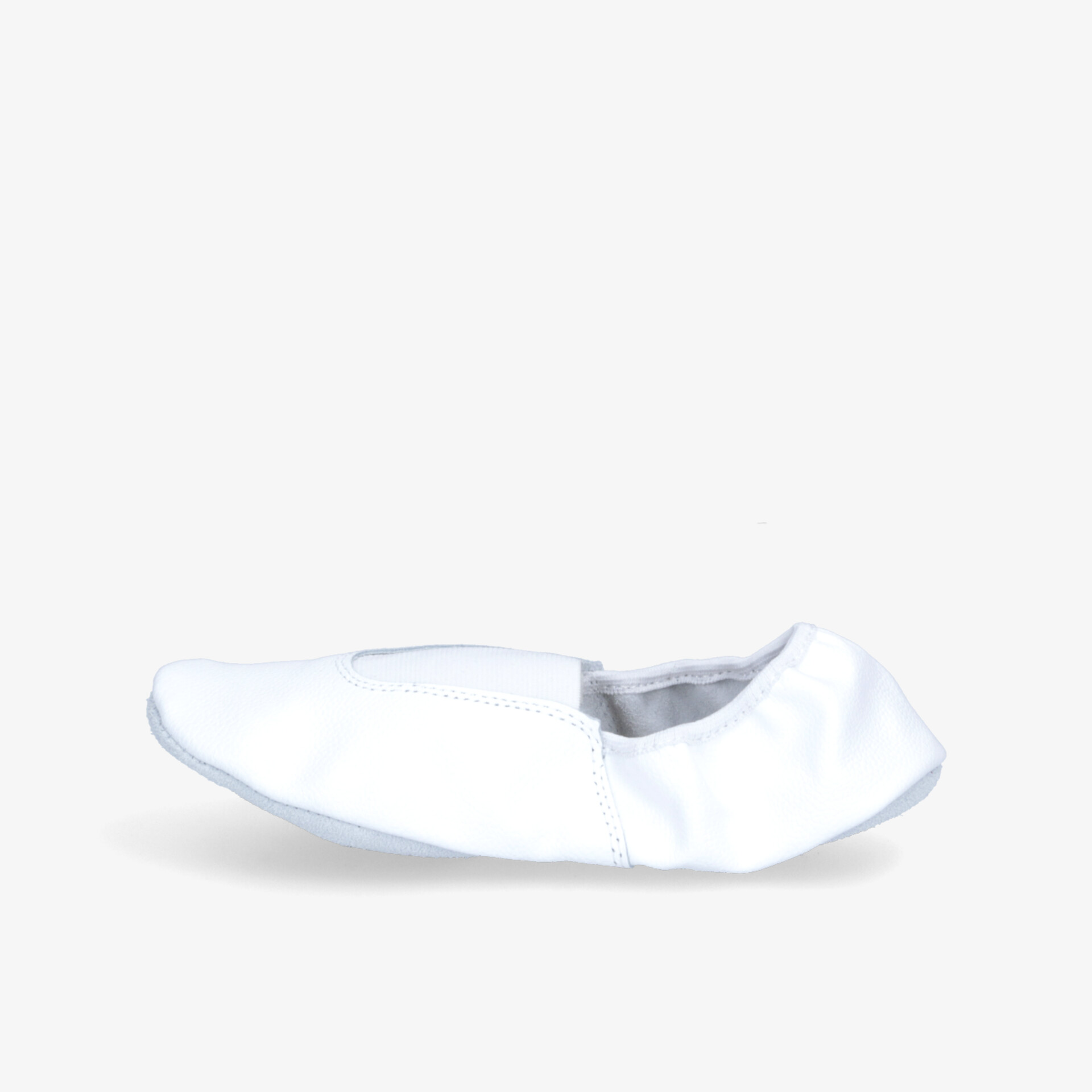 Weißer Gymnastikschuh seitlich für maximale Bewegungsfreiheit und Komfort beim Training.