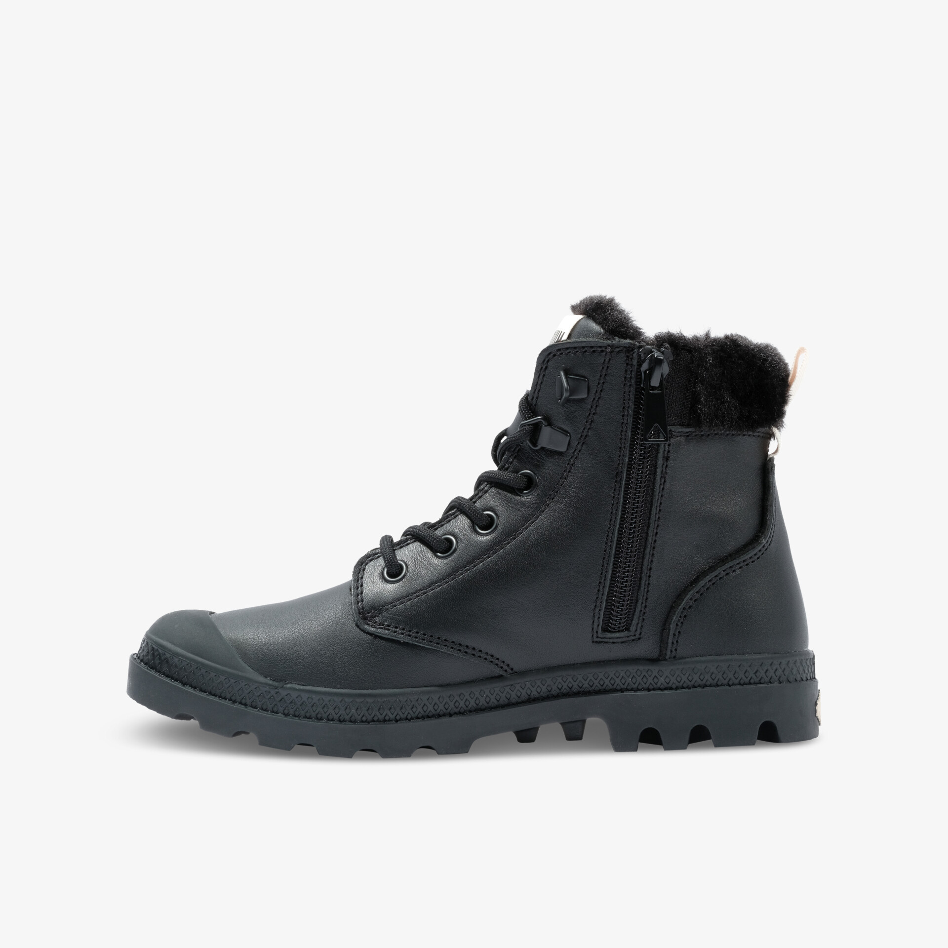robuster schwarzer Stiefel mit warmem Innenfutter und praktischem Reißverschluss seitlich, mit strapazierfähiger Sohle