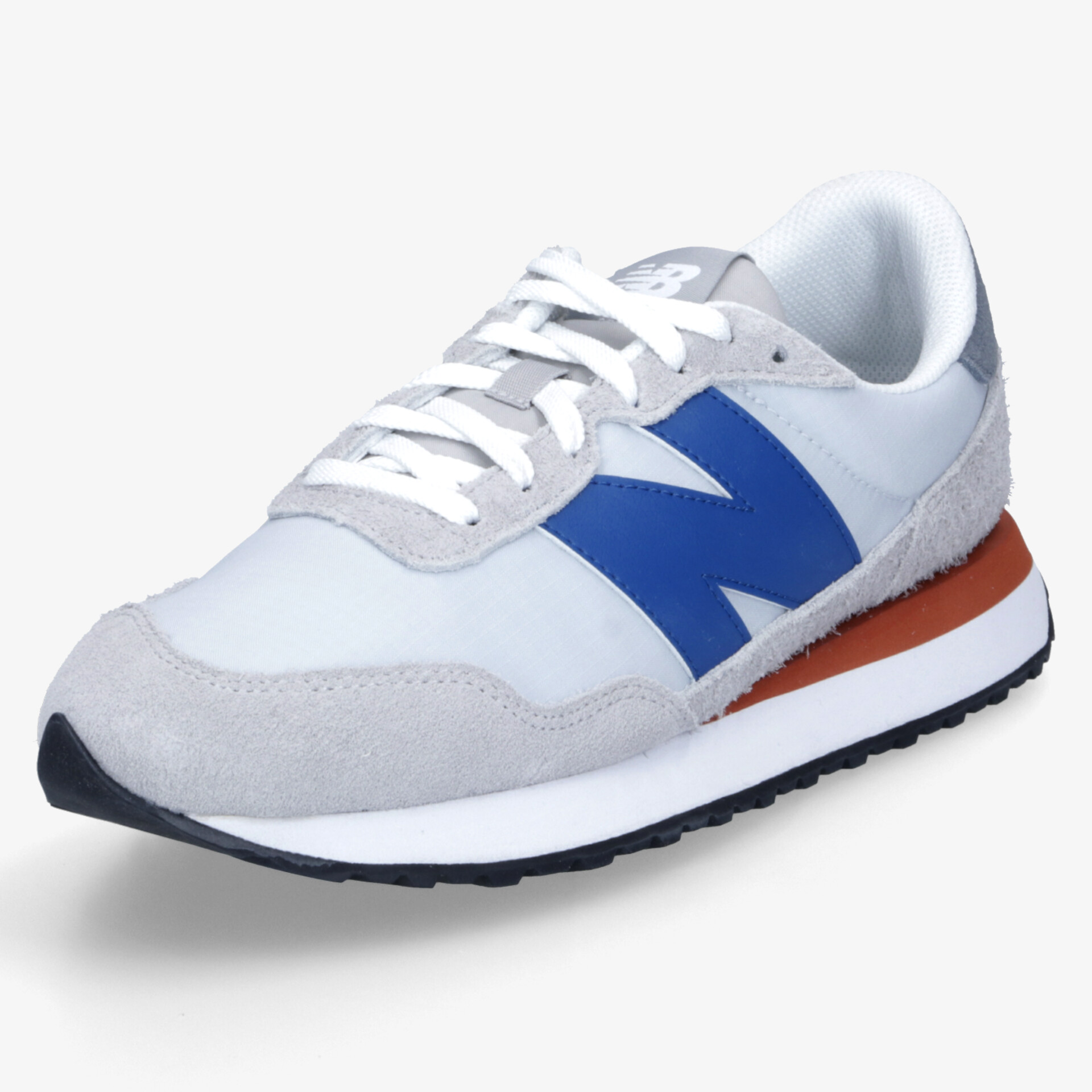Leichter Sneaker mit gepolstertem Schaft und rutschfester Sohle, sportlich und bequem in blau und weiß