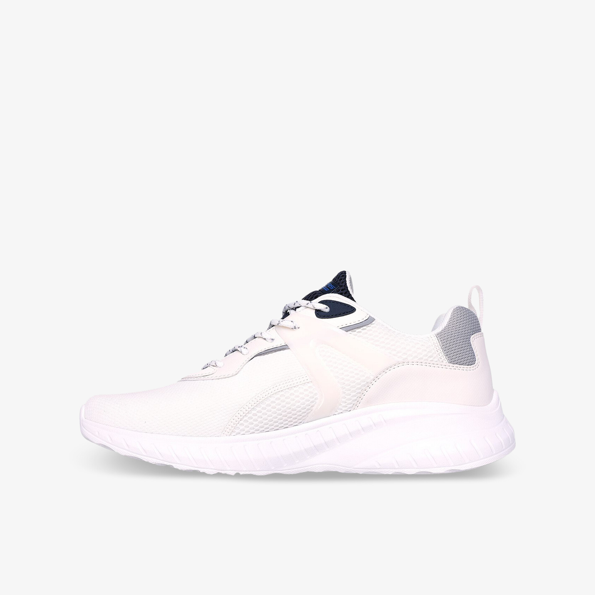 Moderner weißer Sneaker seitlich mit leichter, atmungsaktiver Konstruktion und gepolsterter Sohle für Komfort