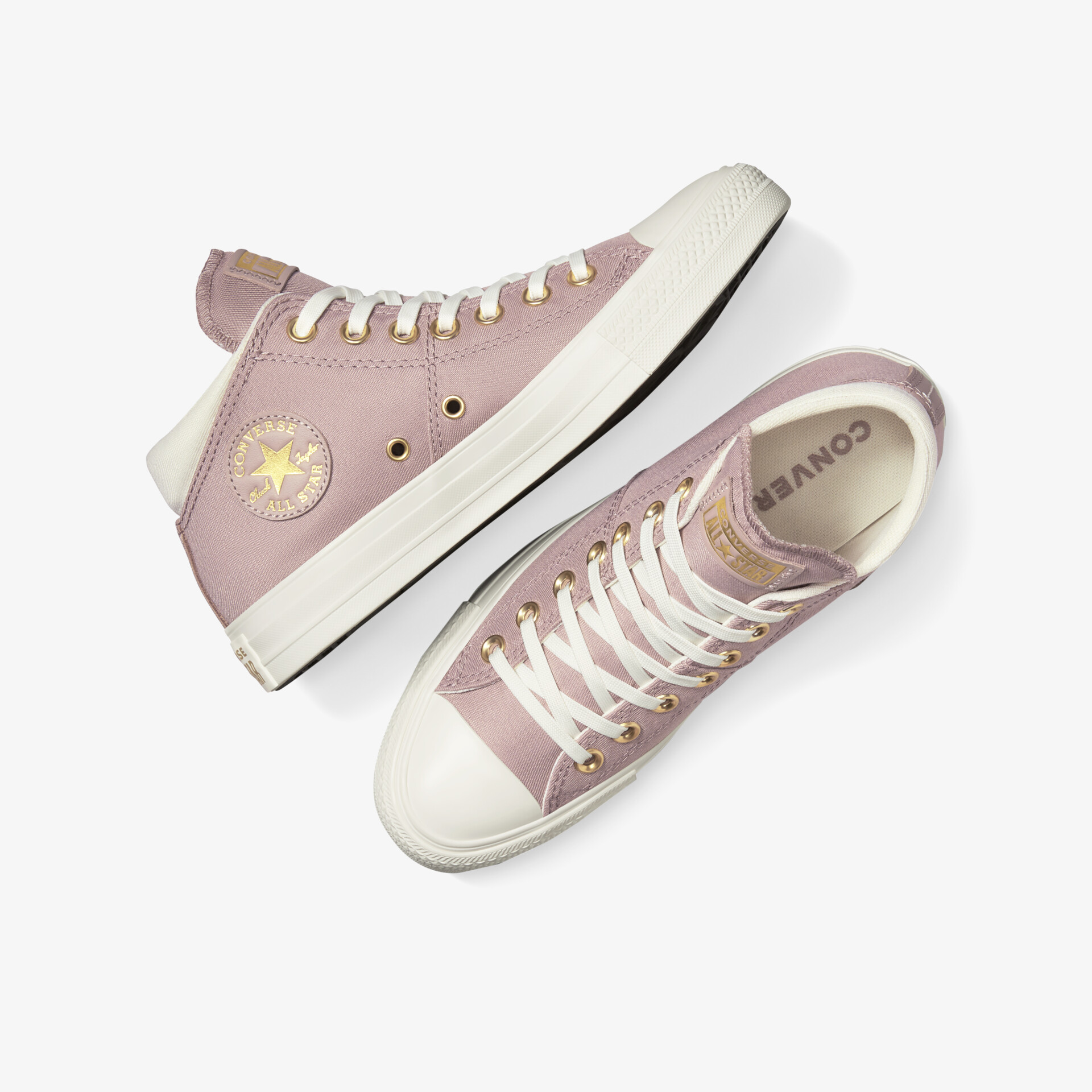 Hochwertiger hellbeiger High-Top Sneaker mit robuster weißer Sohle und klassischen Details für bequemen Halt