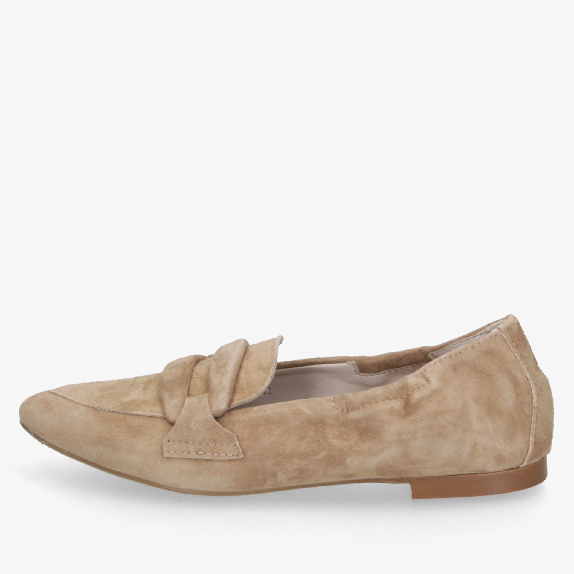Eleganter beiger Velourslederschuh seitlich mit spitzer Zehenpartie und flacher Sohle, hochwertig und bequem