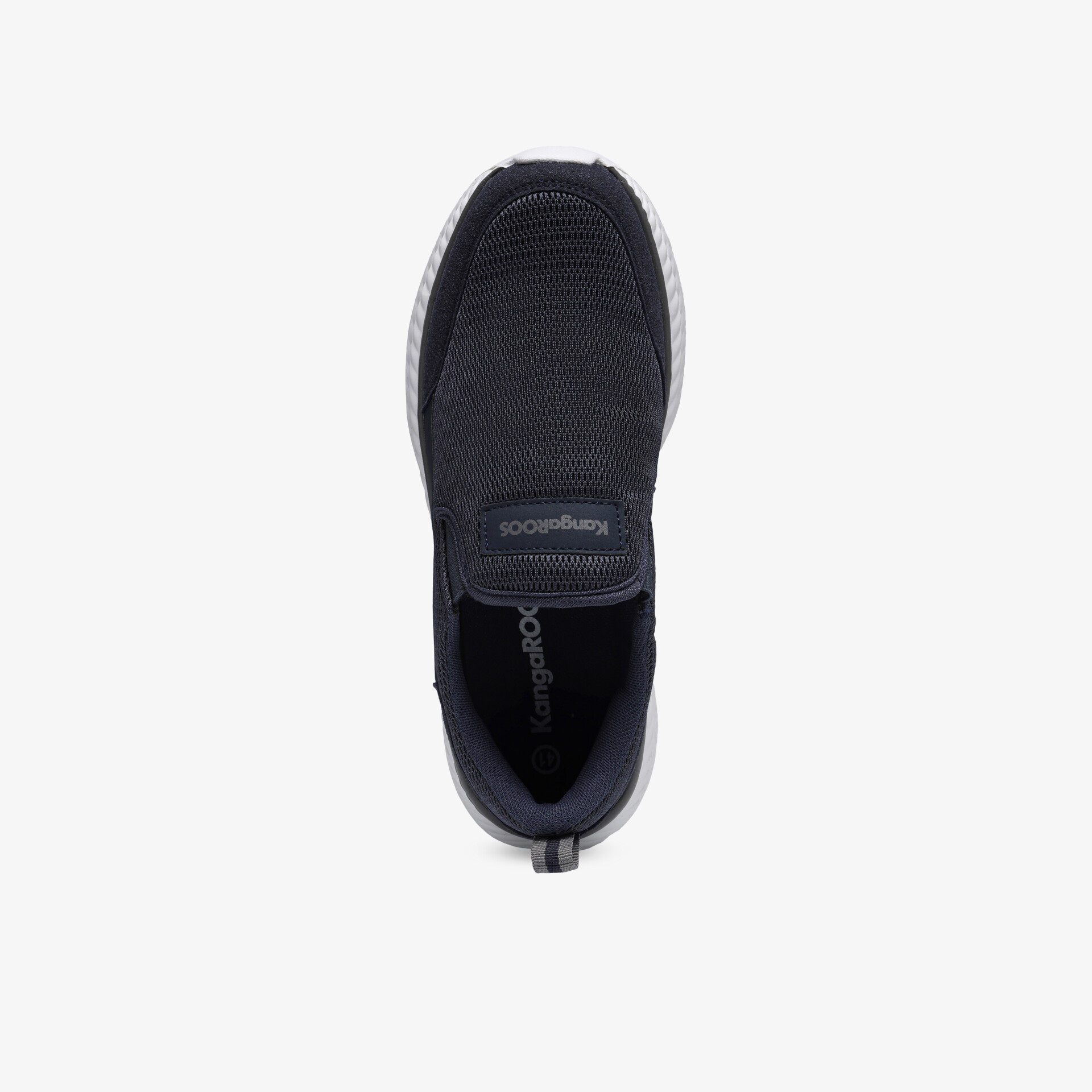 Schwarzer Sneaker mit atmungsaktivem Material und rutschfester Sohle, gezeigt in moderner Draufsicht