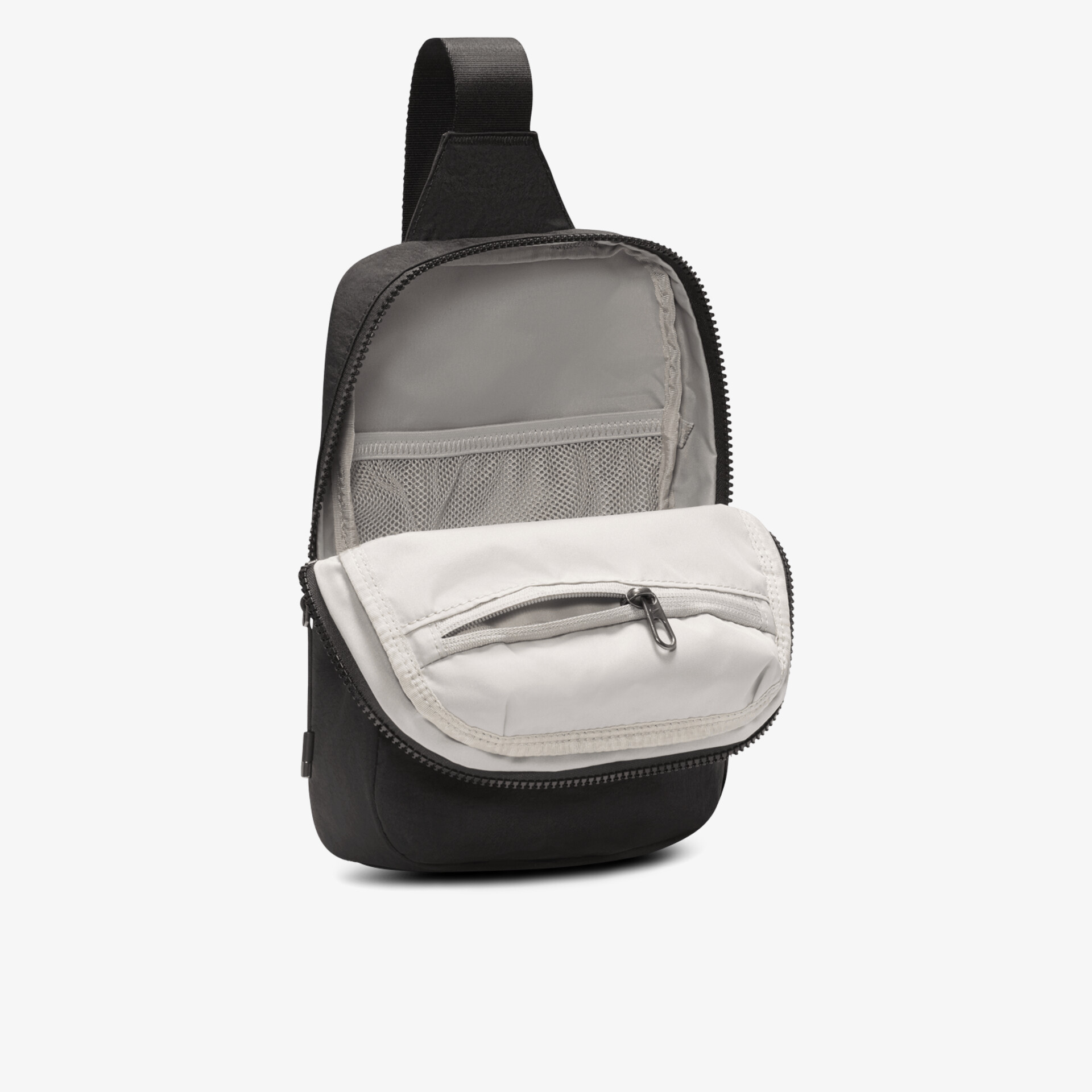 Kompakte und vielseitige Schultertasche in modernem Design mit praktischem Reißverschluss.