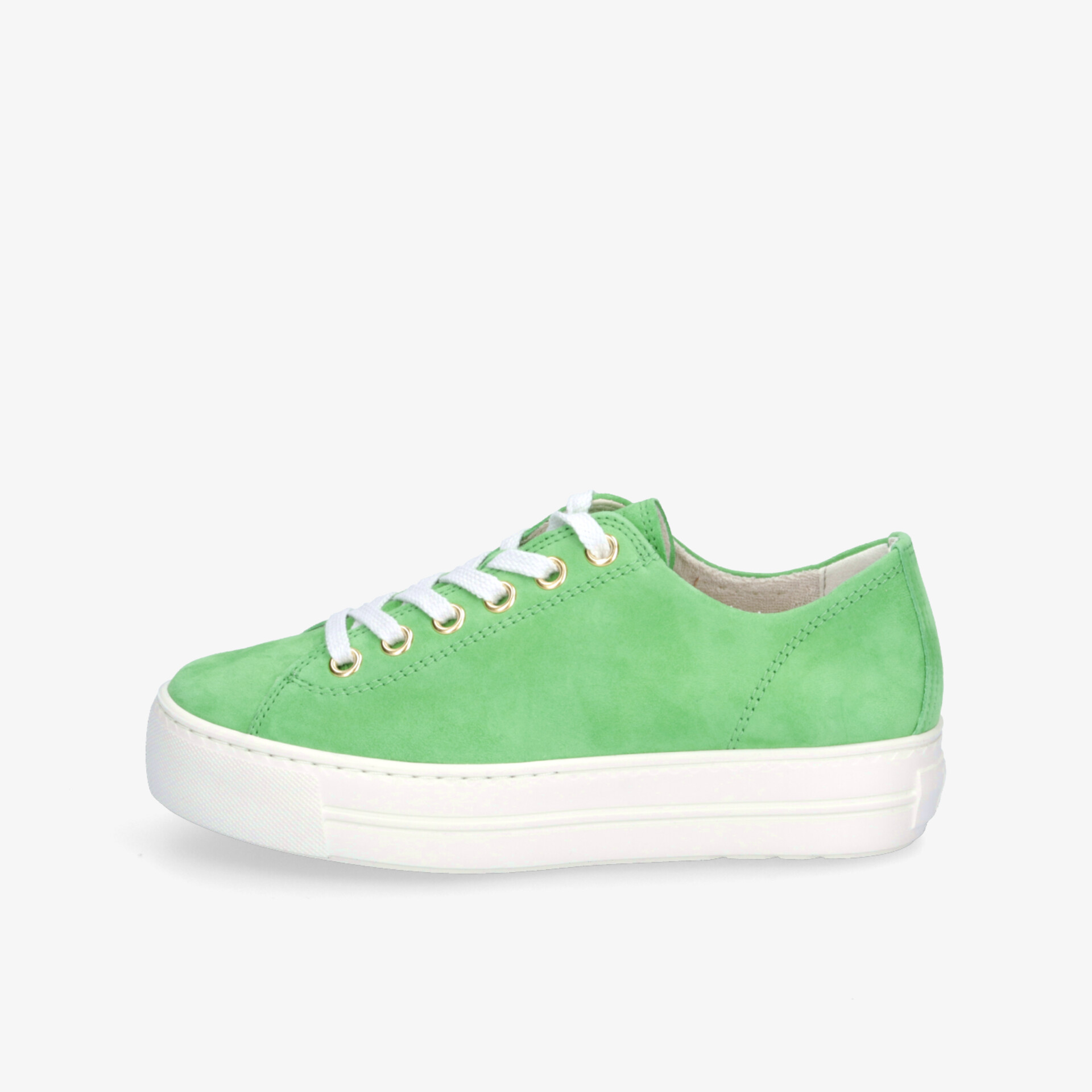 Grüner Sneaker seitlich mit weißer Sohle und weißen Schnürsenkeln, moderner und komfortabler Freizeitschuh