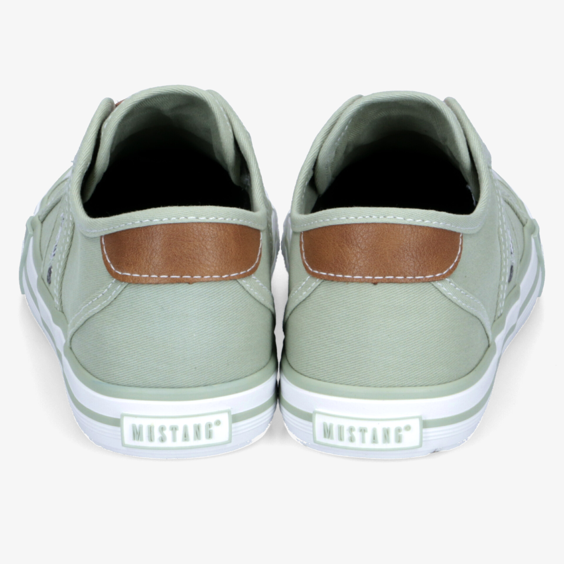 Rückansicht grüner Sneaker mit braunem Fersen-Patch und weißer robuster Laufsohle für guten Halt.