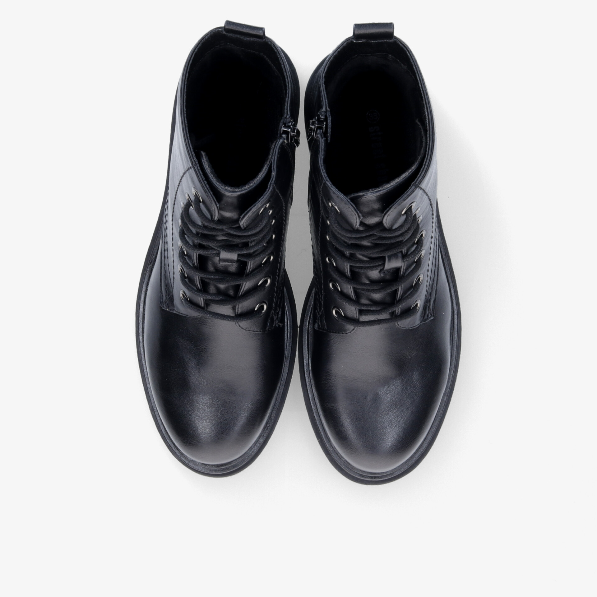 Elegante schwarze Lederstiefel mit robuster Schnürung in modernem Design, ideal für vielseitige Anlässe.