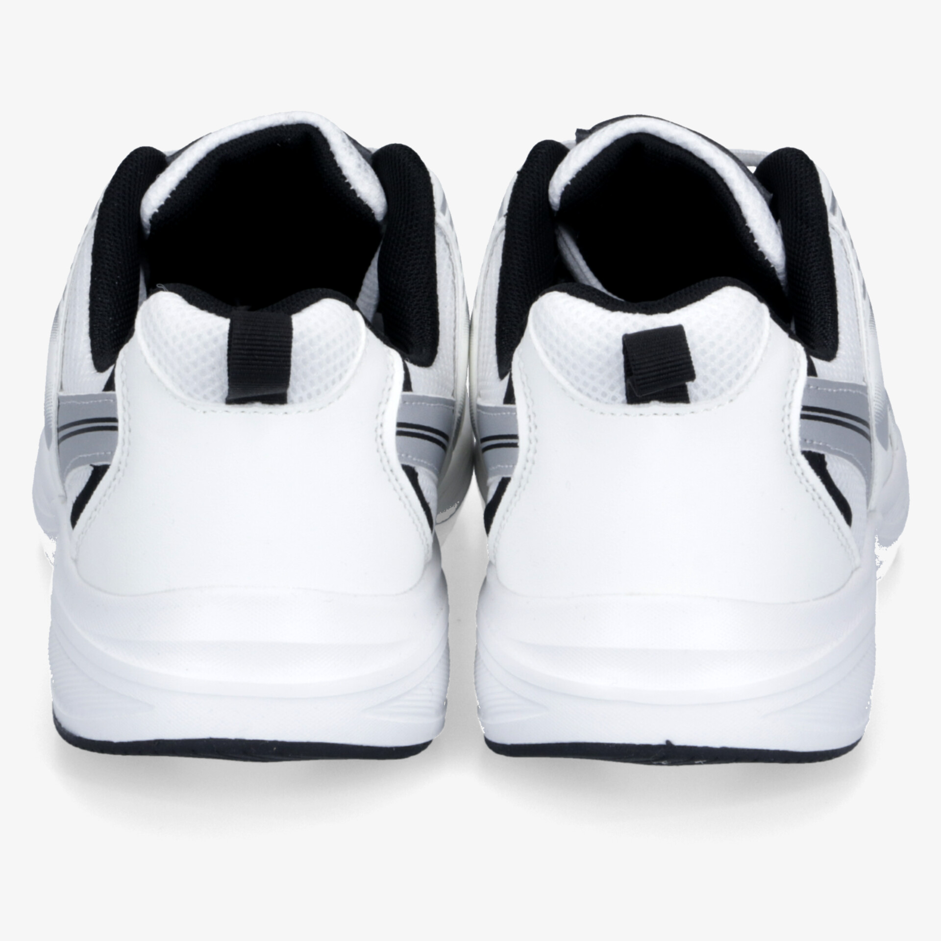Weiße Sneaker Rückansicht mit gepolstertem Einstieg und stabiler Sohle für hohen Tragekomfort und sportliches Design