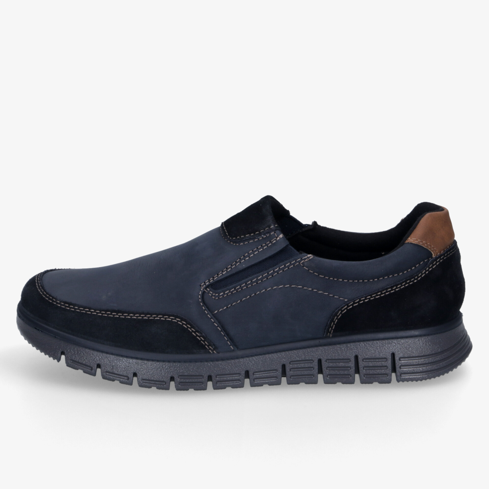 Bequemer blauer Slipper mit elastischem Einsatz und rutschfester, flexibler Sohle in seitlicher Ansicht