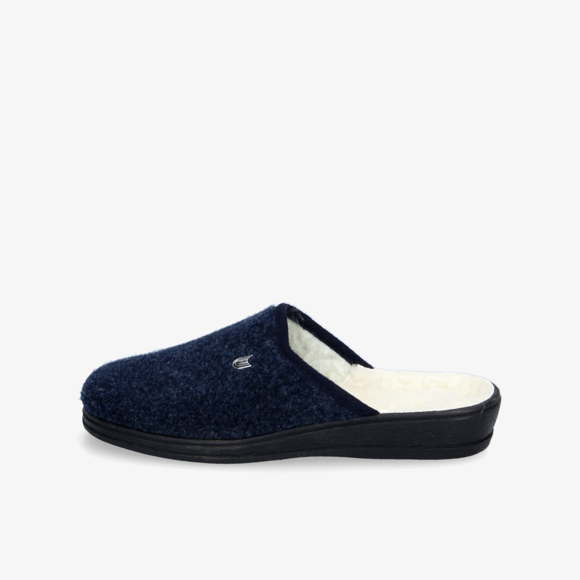 Elegante und warme Hausschuhe mit rutschfester Sohle und weichem Innenfutter.