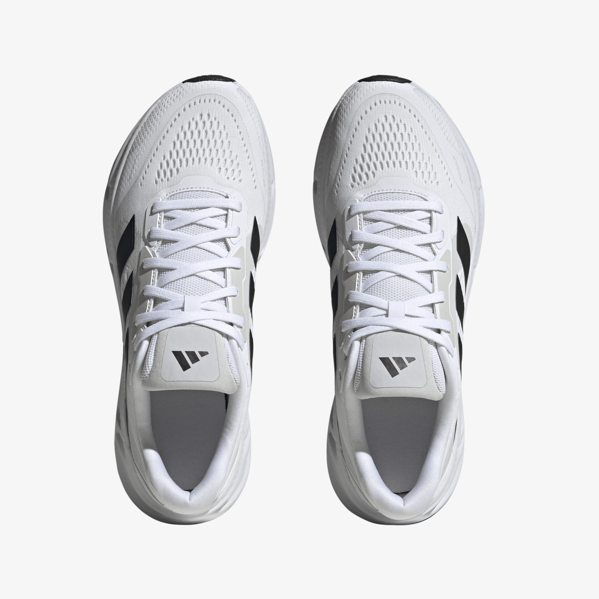 Leichte und bequeme Sportschuhe mit atmungsaktivem Mesh-Design für optimalen Komfort und Stil.