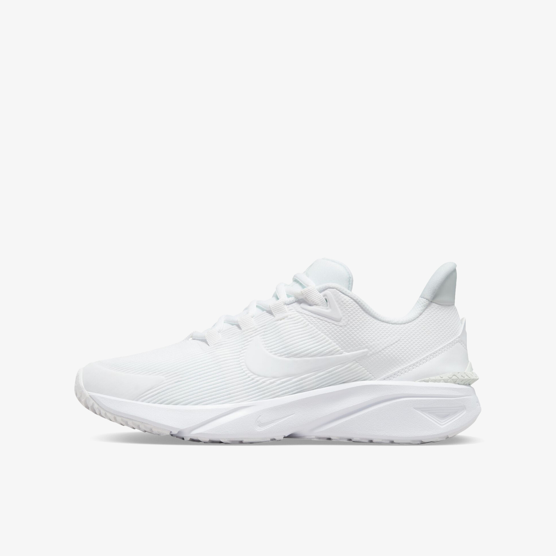 Leichter, vielseitiger weißer Sneaker mit modernem Design und erstklassigem Komfort.