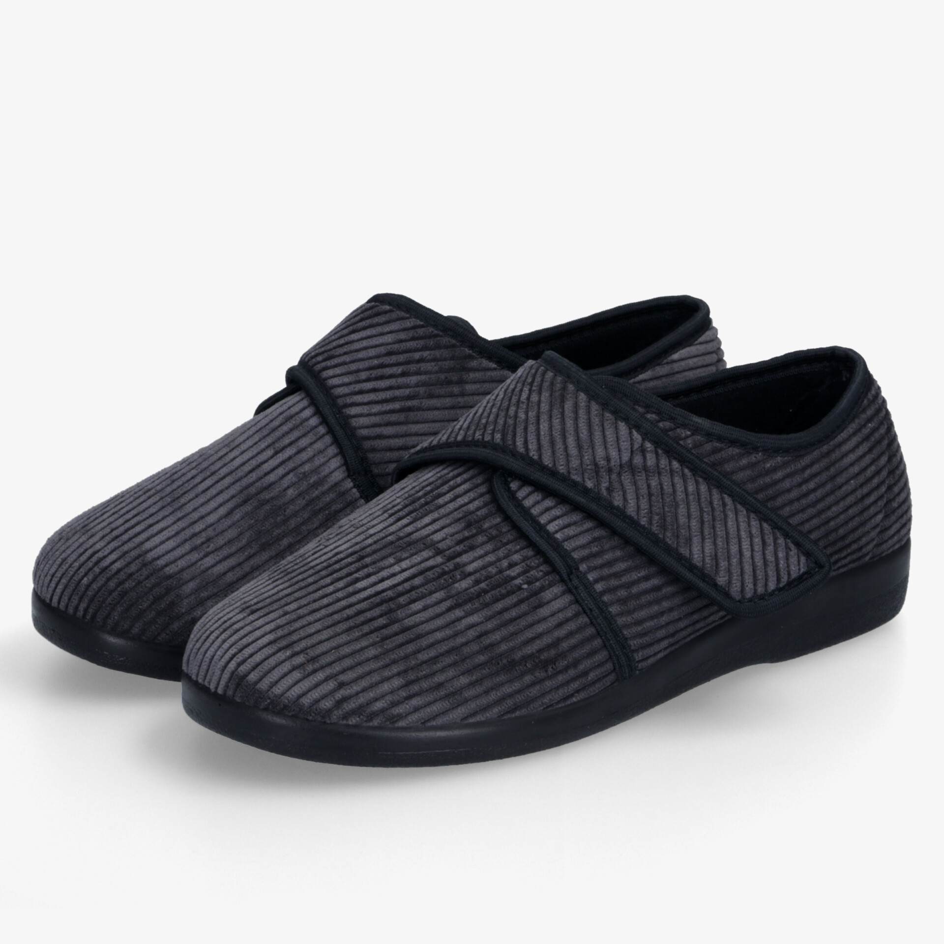 Bequeme schwarze Hausschuhe mit gepolstertem Innenfutter und flexibler Klettverschluss für optimalen Tragekomfort