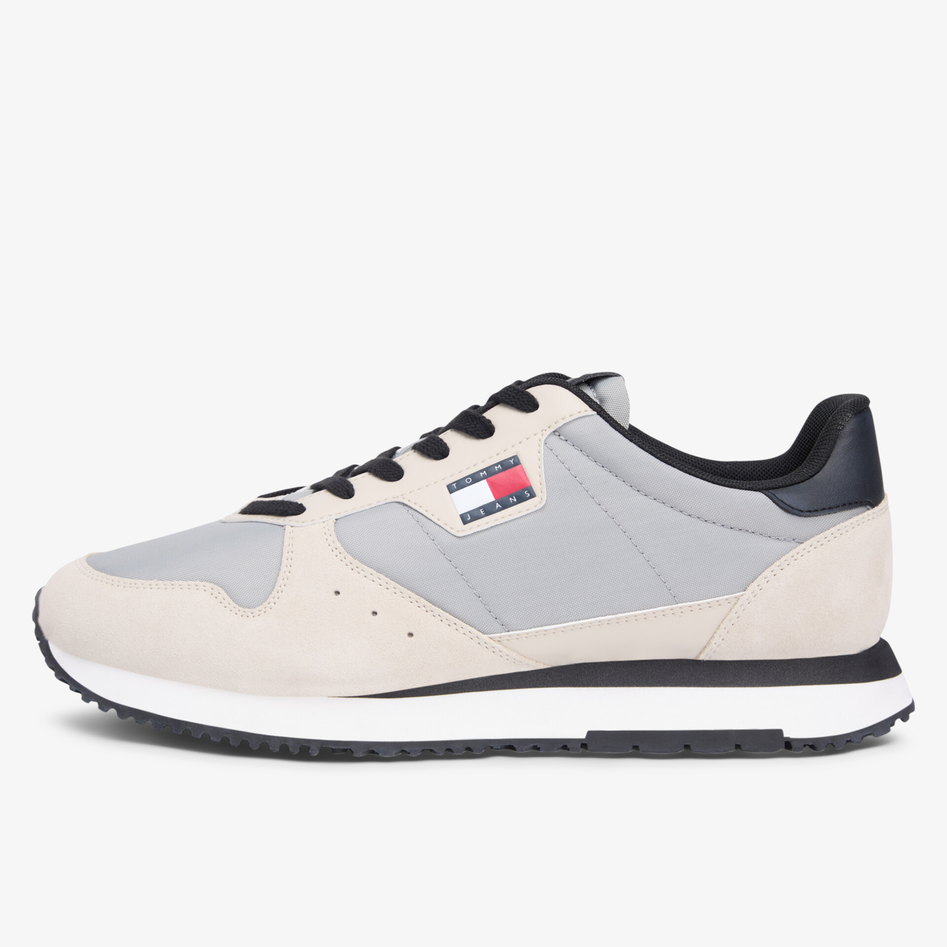 leichter Sneaker in moderner Optik mit bequemer Polsterung und rutschfester Sohle seitlich dargestellt