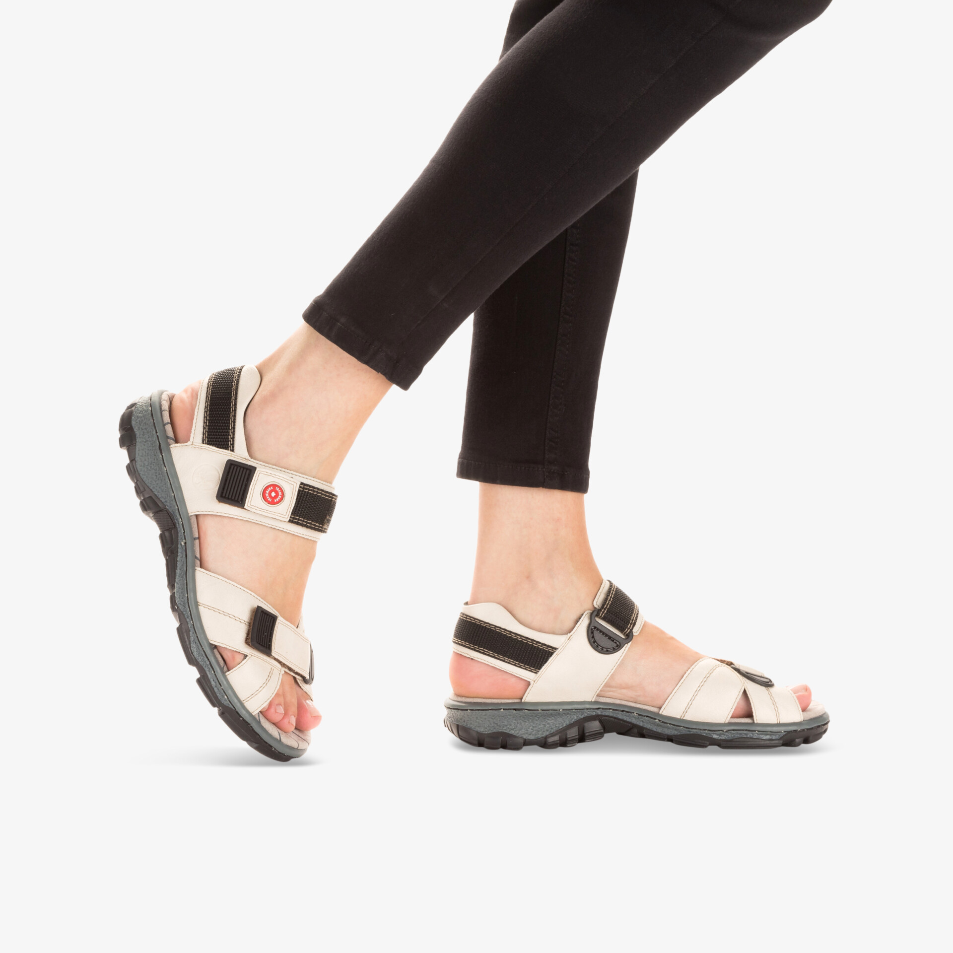Bequeme Sandalen mit verstellbaren Riemen und robuster Sohle, perfekt für angenehmen Tragekomfort im Alltag.