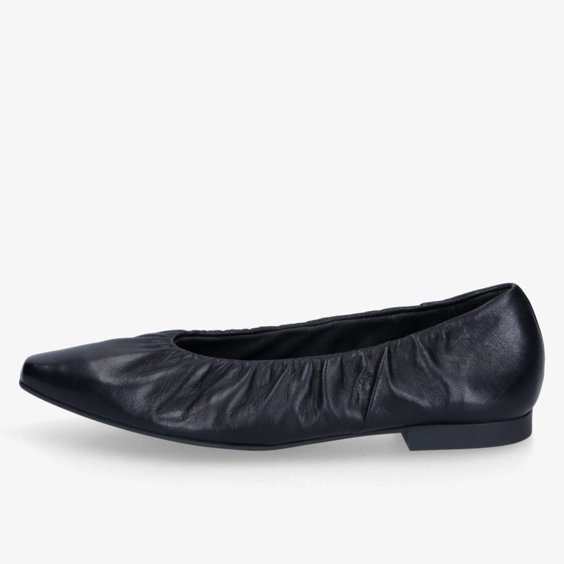 Schwarzer eleganter Ballerina mit weichem Material und flachem Absatz für hohen Tragekomfort, klare seitliche Ansicht