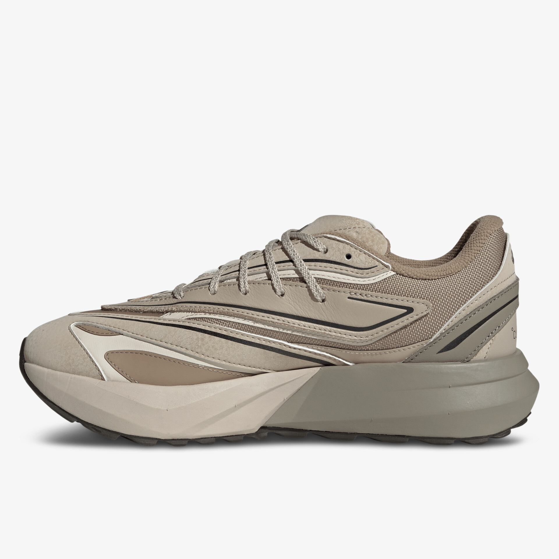 Moderner Sneaker in neutralem Farbton mit robuster Sohle und bequemem, atmungsaktivem Material seitlich gezeigt