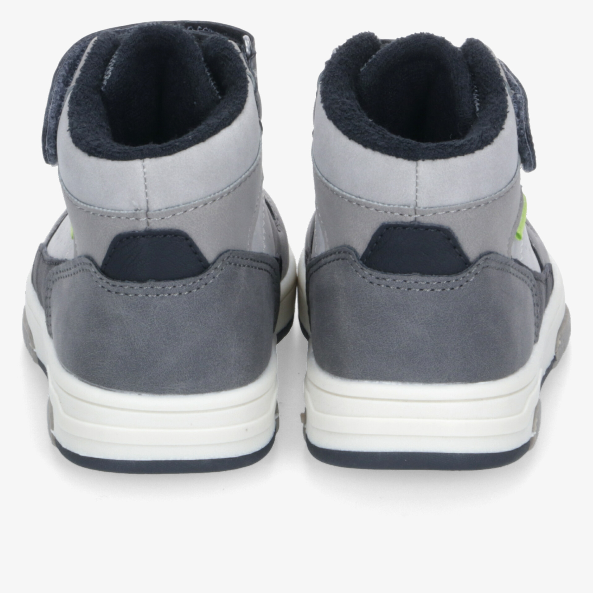 Rückansicht von robusten, gepolsterten und komfortablen Schuhen mit rutschfester Sohle und modernem Design