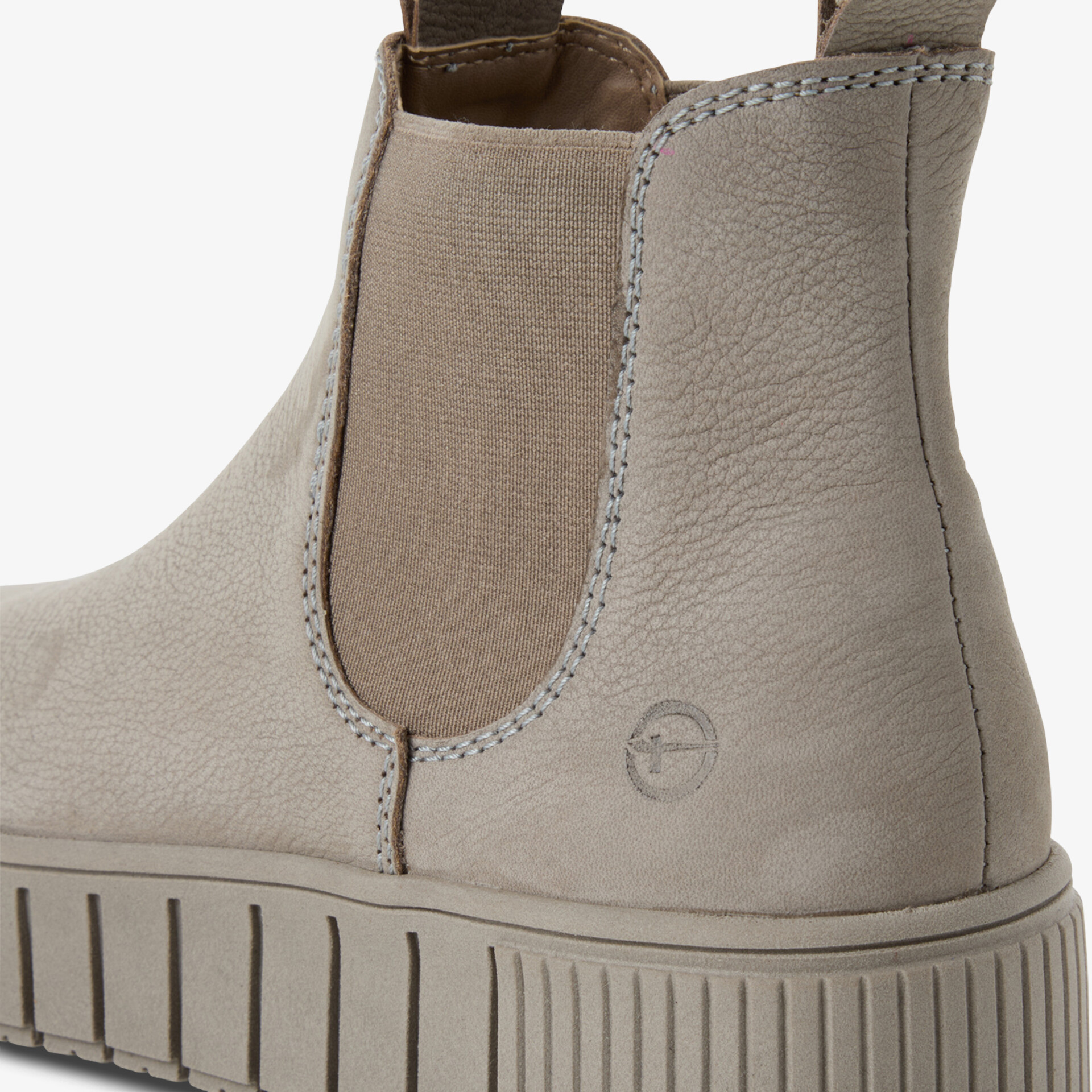 Beiger Chelsea-Boot aus weichem Leder mit elastischen Seiteneinsätzen und profilierter Gummisohle