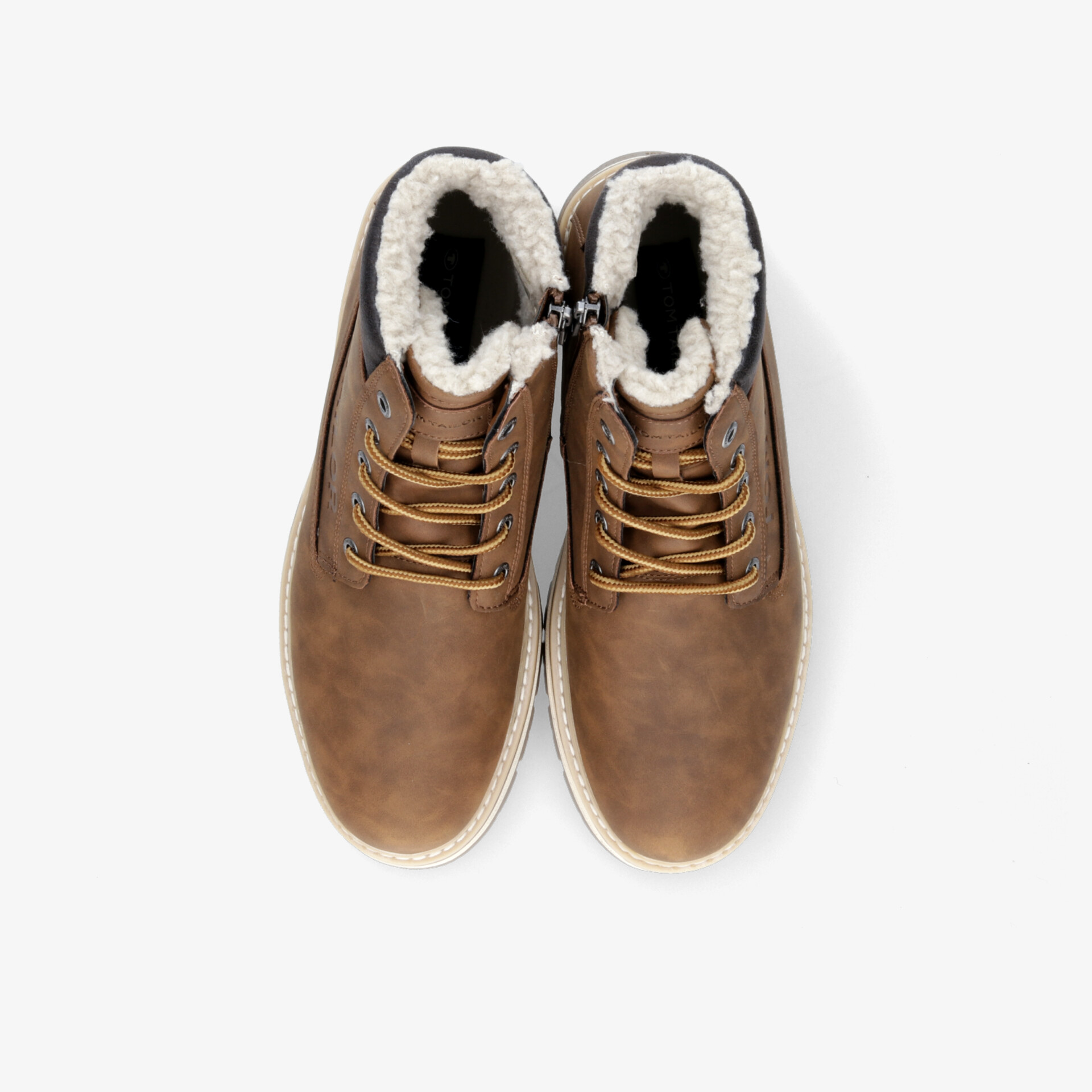 Warme braune Winterstiefel mit weichem Innenfutter und robuster Schnürung für hohen Tragekomfort