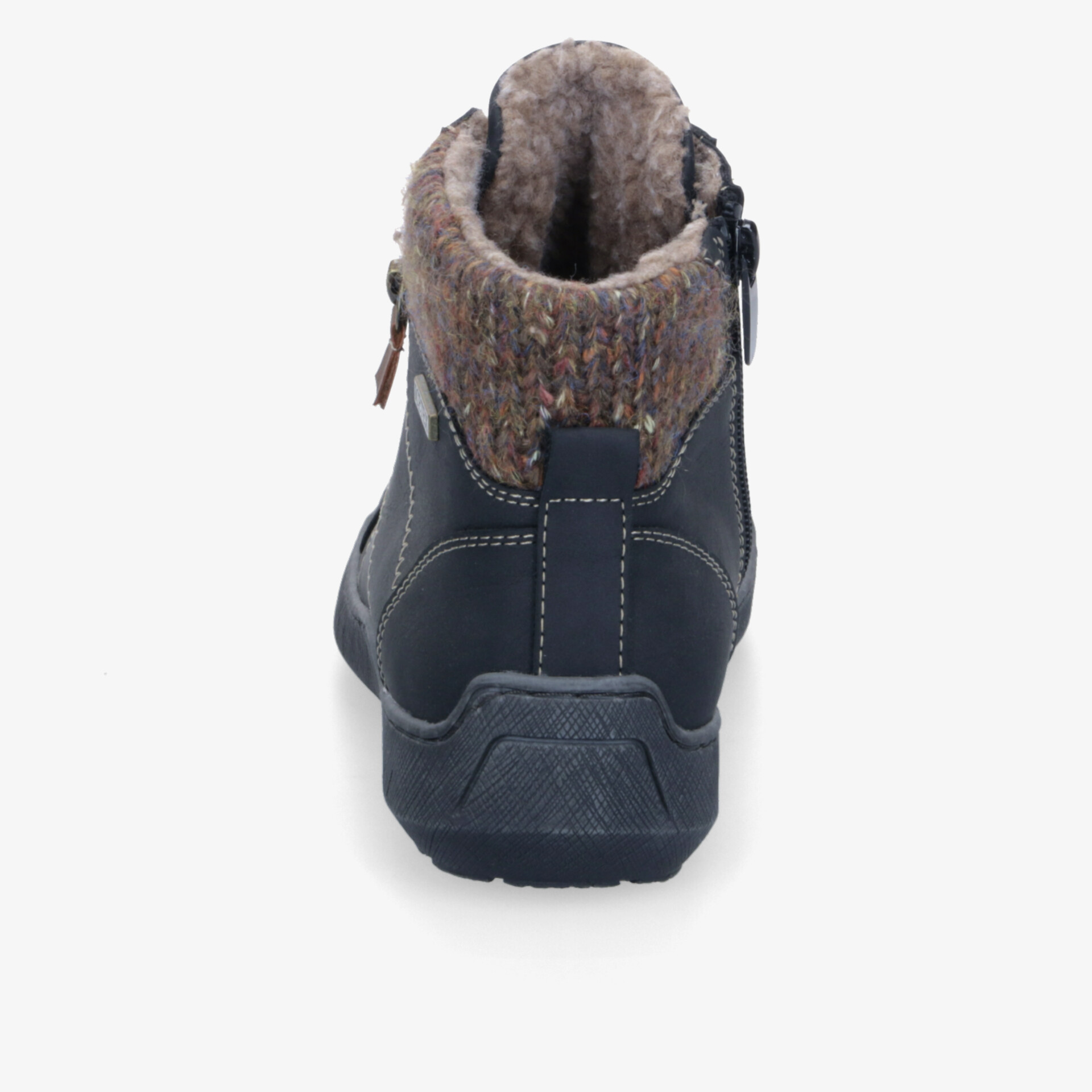 Robuster Boot mit warmem Futter und fester Sohle für sicheren Halt und Komfort im Alltag.