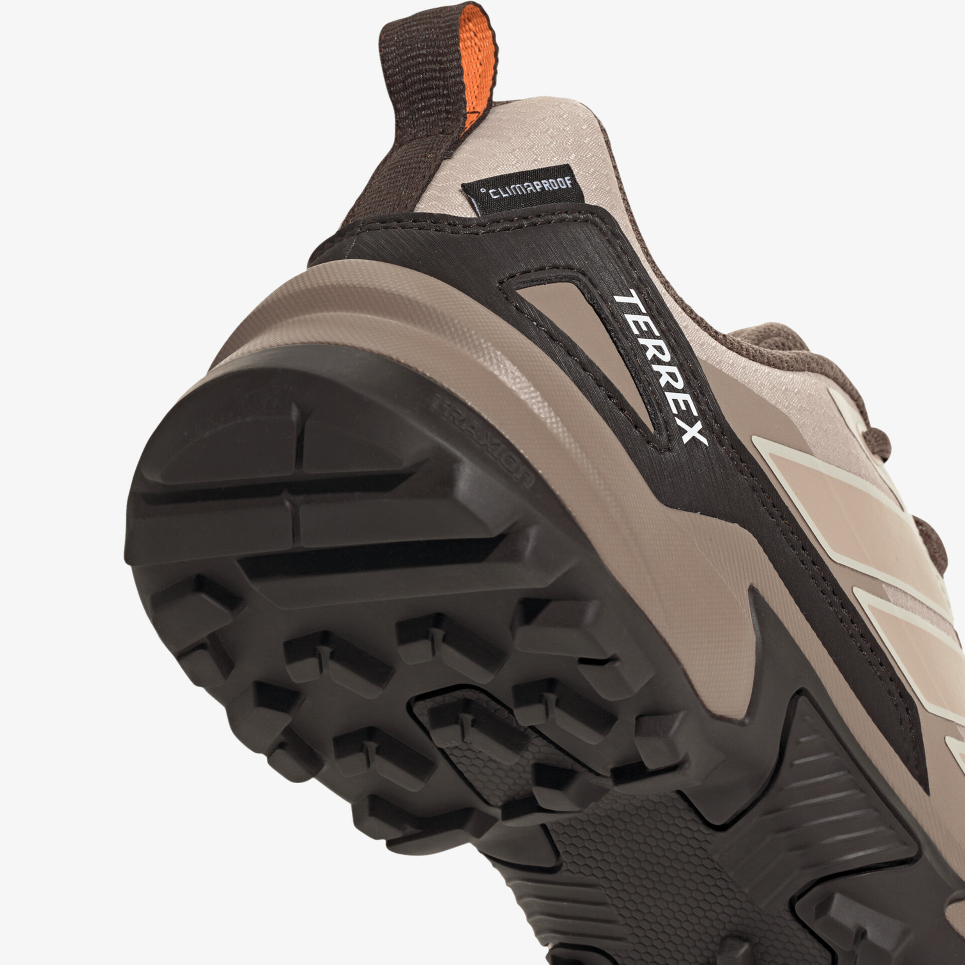 Robuste, griffige Profilsohle für verbesserten Halt und Rutschfestigkeit bei Outdoor-Aktivitäten