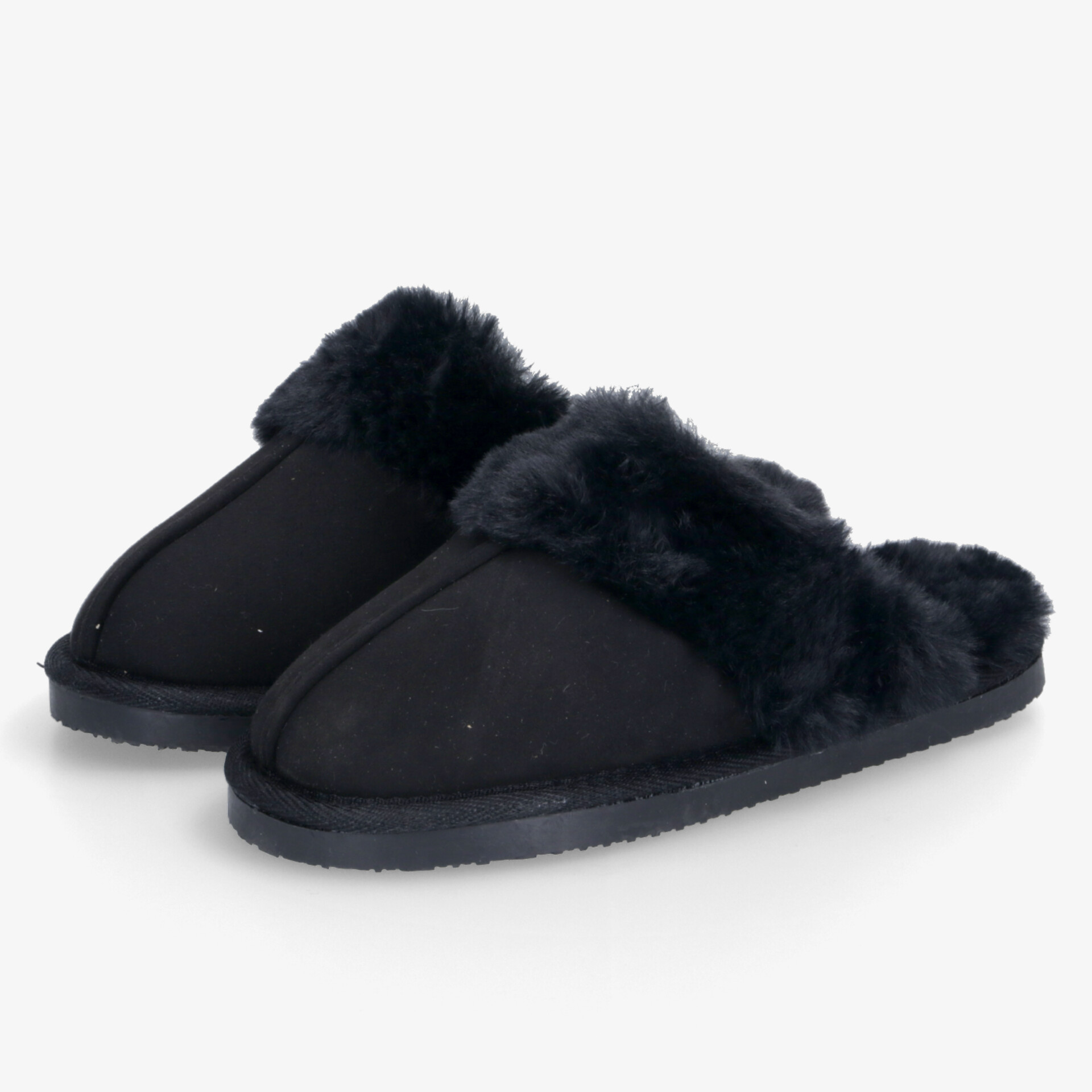 Schwarze Hausschuhe mit flauschigem Innenfutter, weich und bequem, ideal für angenehmen Tragekomfort zuhause