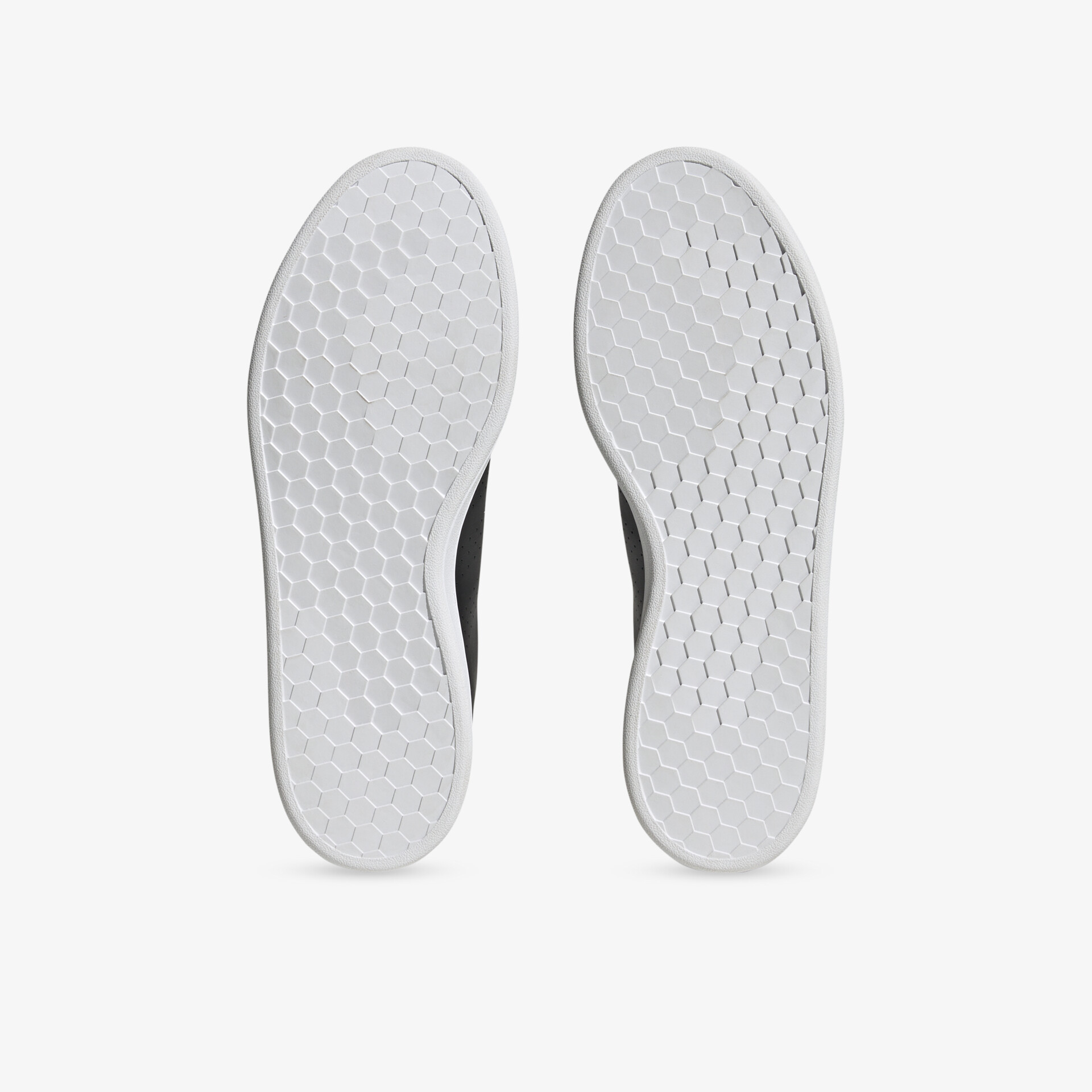 Rutschfeste und flexible Schuhsohlen für optimalen Komfort und sicheren Halt im Alltag.