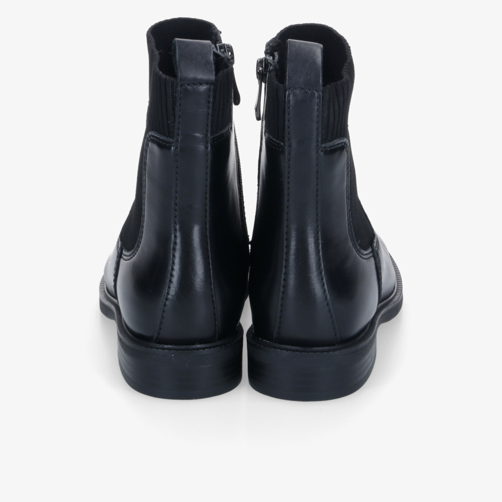 Rückansicht von eleganten schwarzen Lederstiefeln mit robustem Absatz und praktischem Reißverschluss