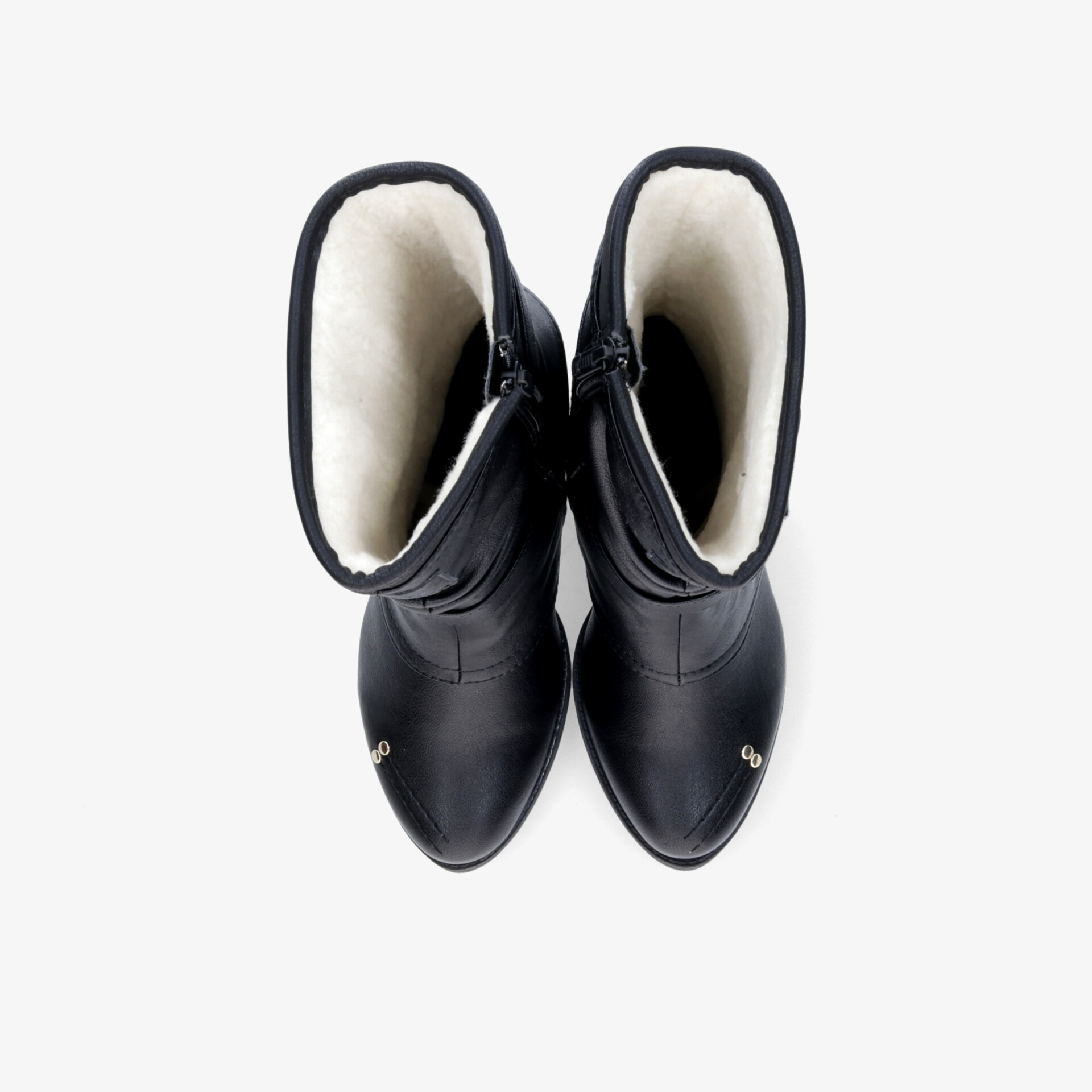 Schwarze Winterstiefel von oben mit warmem Innenfutter, robustem Obermaterial und bequemer Passform