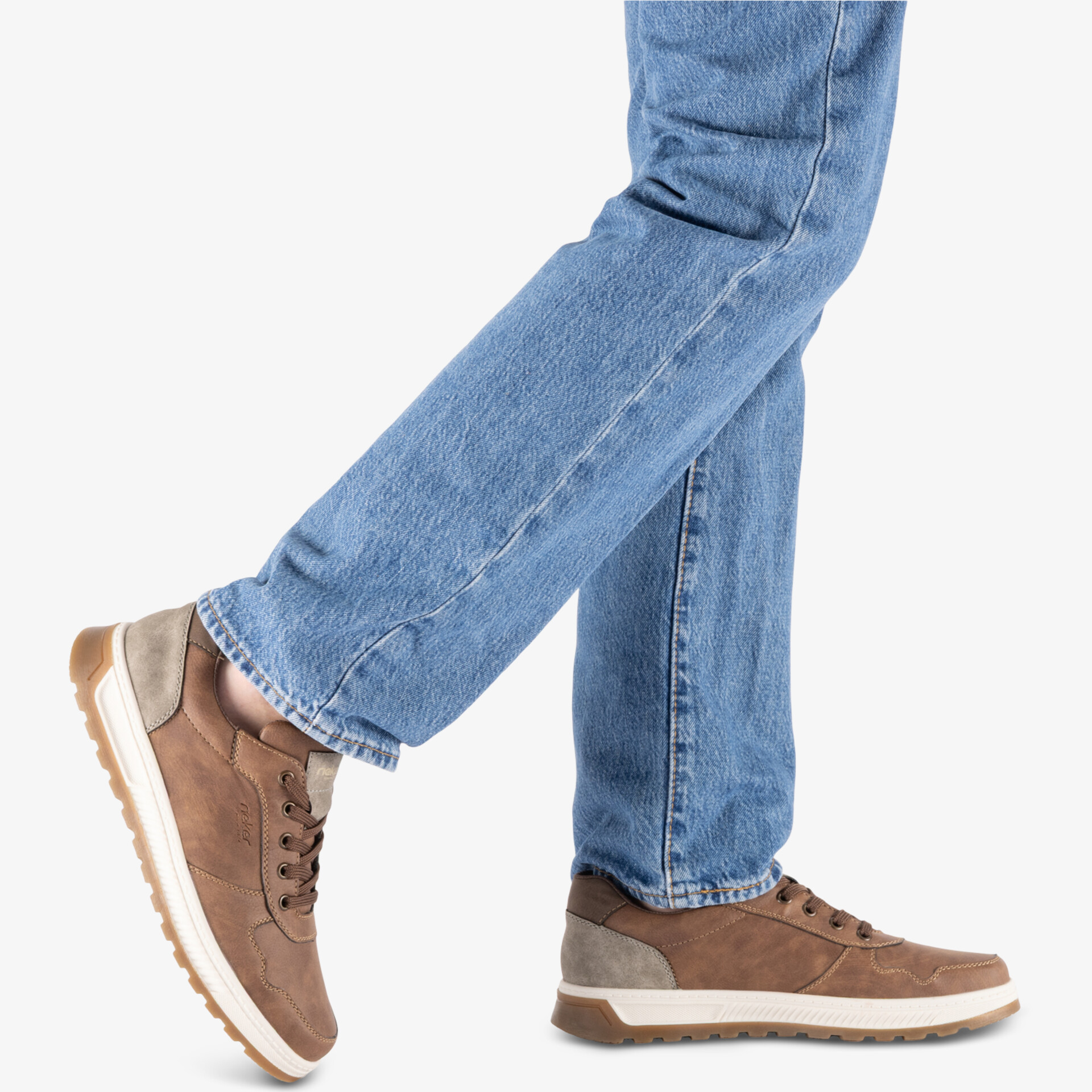 Stylische braune Schuhe mit robustem Halt und komfortabler Passform.