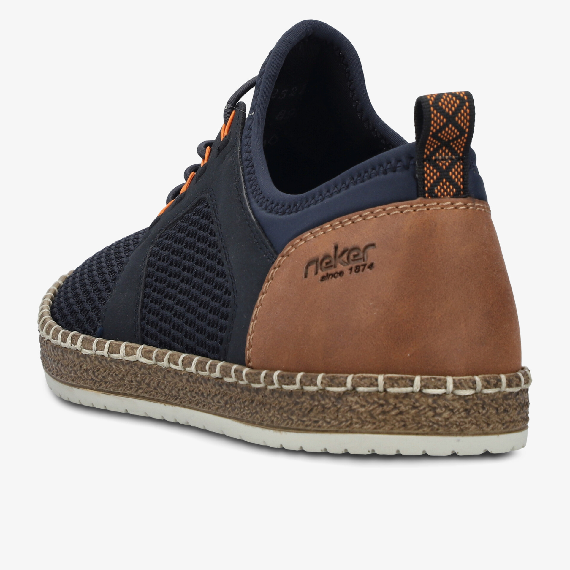 Moderner Schuh in atmungsaktivem Material mit komfortabler, flexibler Sohle und modischem Design