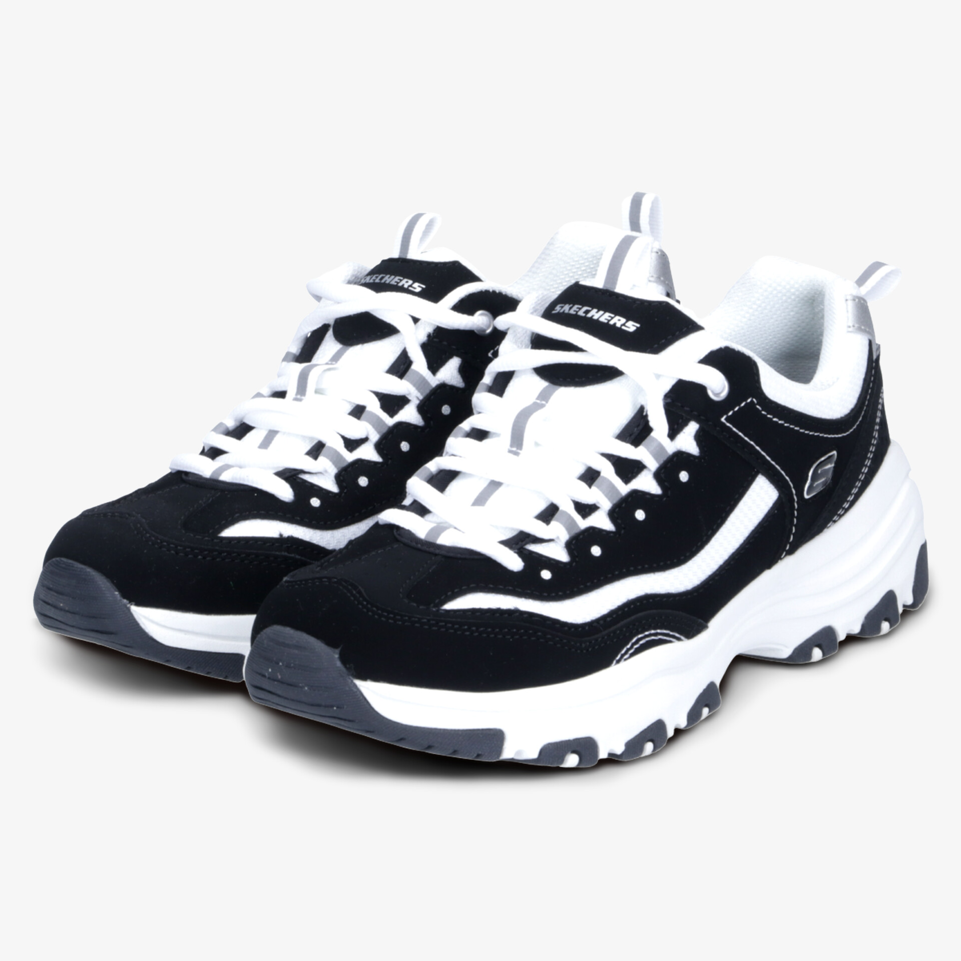 Schwarze und weiße sportliche Schuhe mit robuster Sohle und bequemen Schnürsenkeln, modernes Design