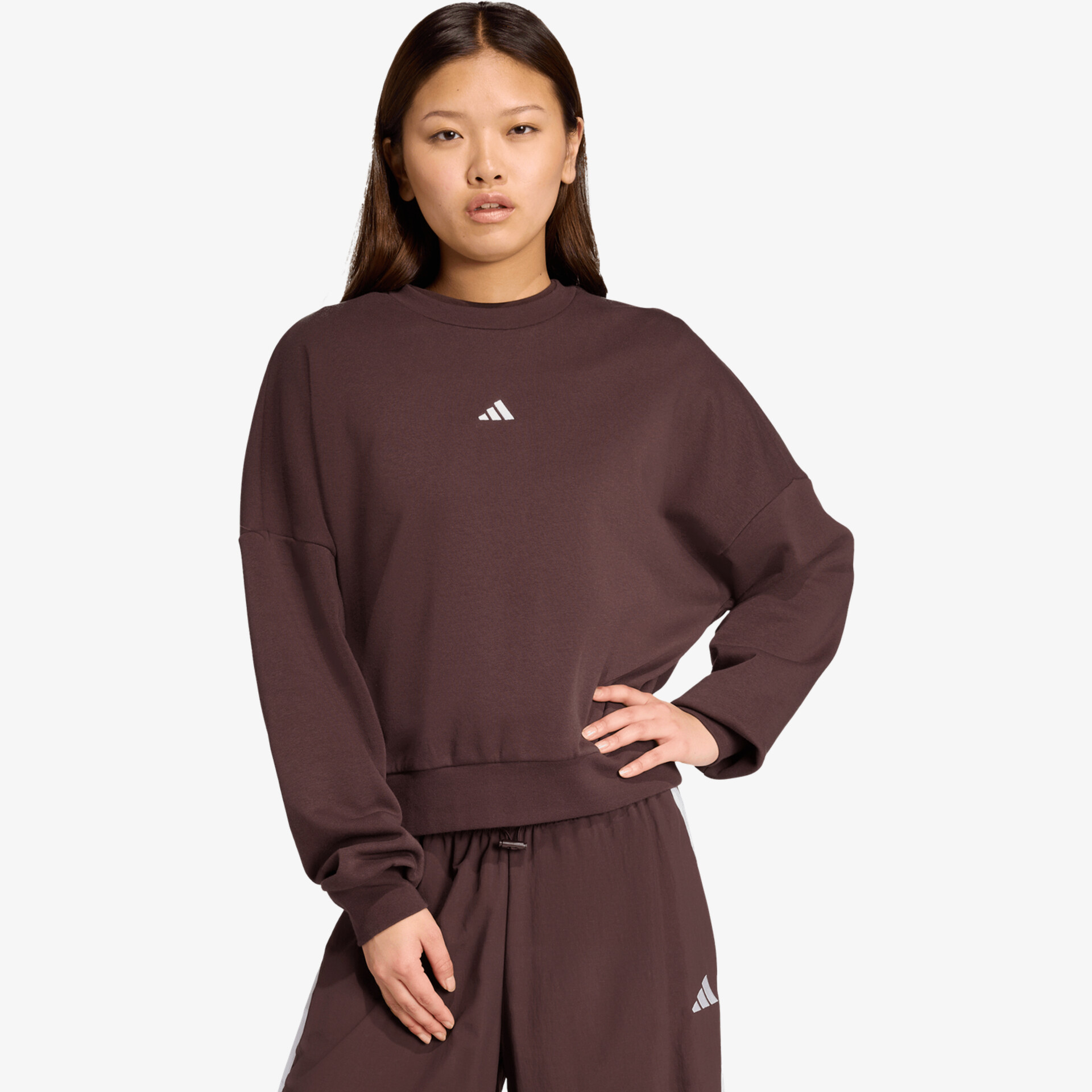 Bequemer dunkelbrauner Pullover mit weichem Stoff und lockerem Sitz für sportlichen und lässigen Look