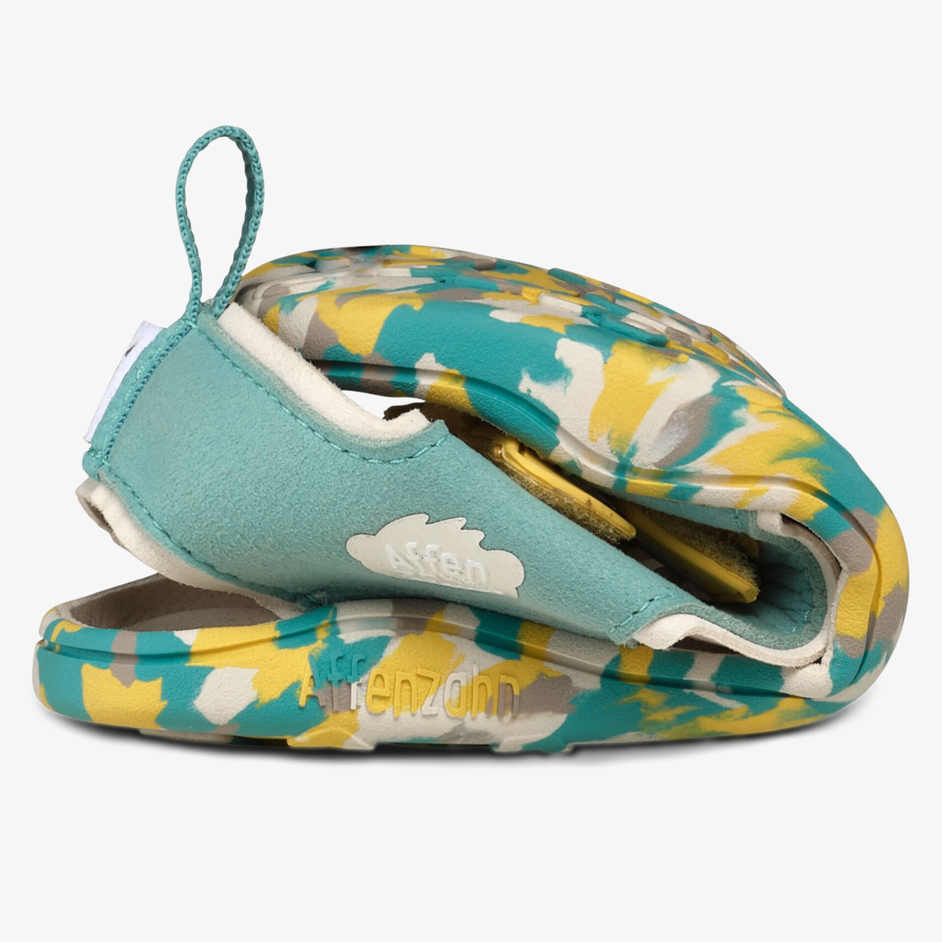 Leichtes und flexibles buntes Schuhmodell, faltbar und bequem für vielseitigen Einsatz