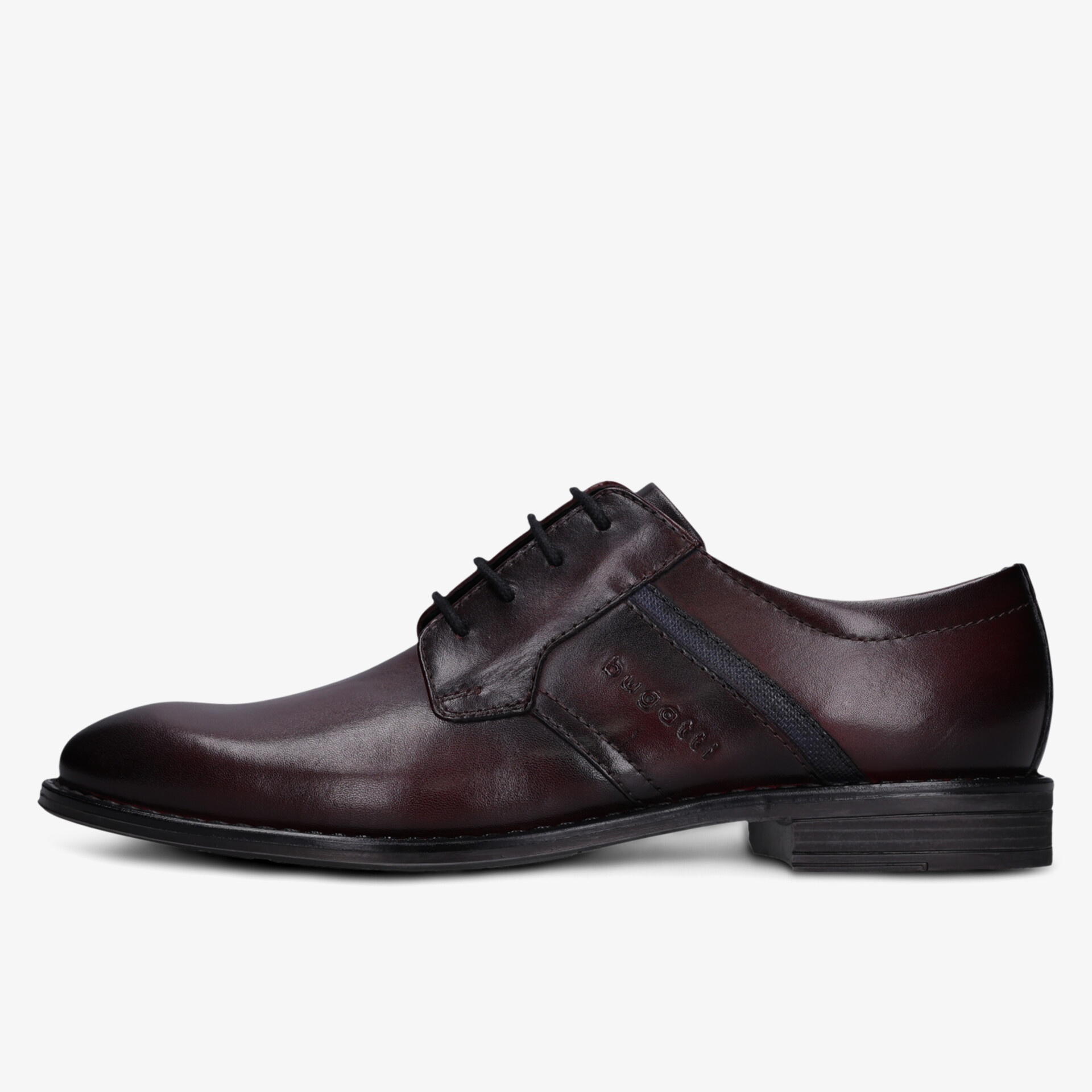 Eleganter Herrenschuh aus hochwertigem Leder mit klassischer Form und bequemer Passform in seitlicher Ansicht