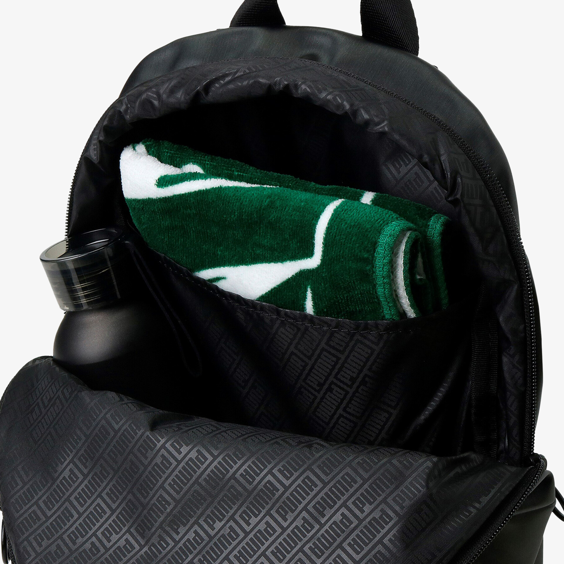 Praktischer Rucksack mit geräumigem Innenraum und stilvollem Design, ideal für Alltag und Reisen.