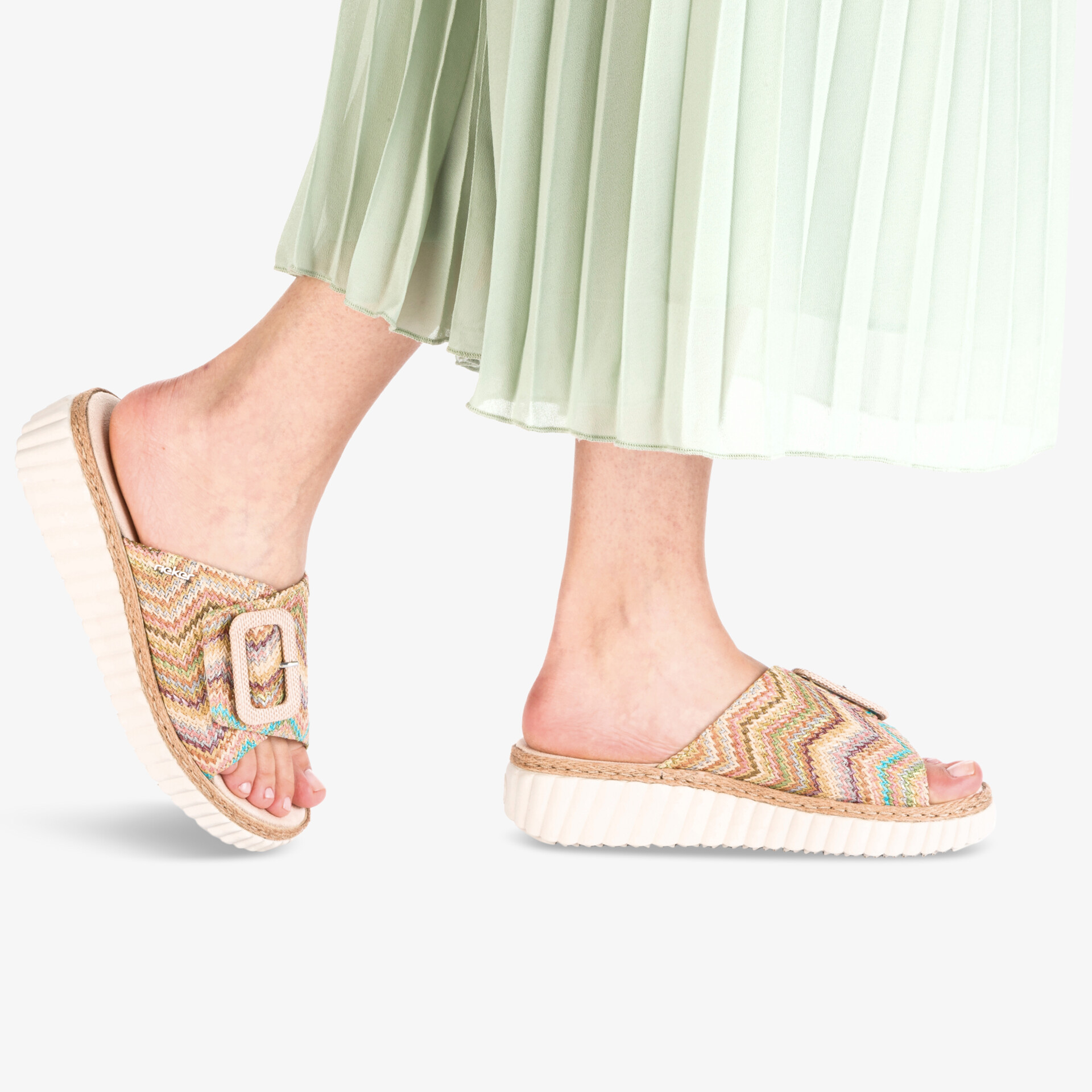 Leichte, komfortable offene Espadrilles mit dekorativer Schnalle und modischem Zickzack-Muster, ideal für warmes Wetter
