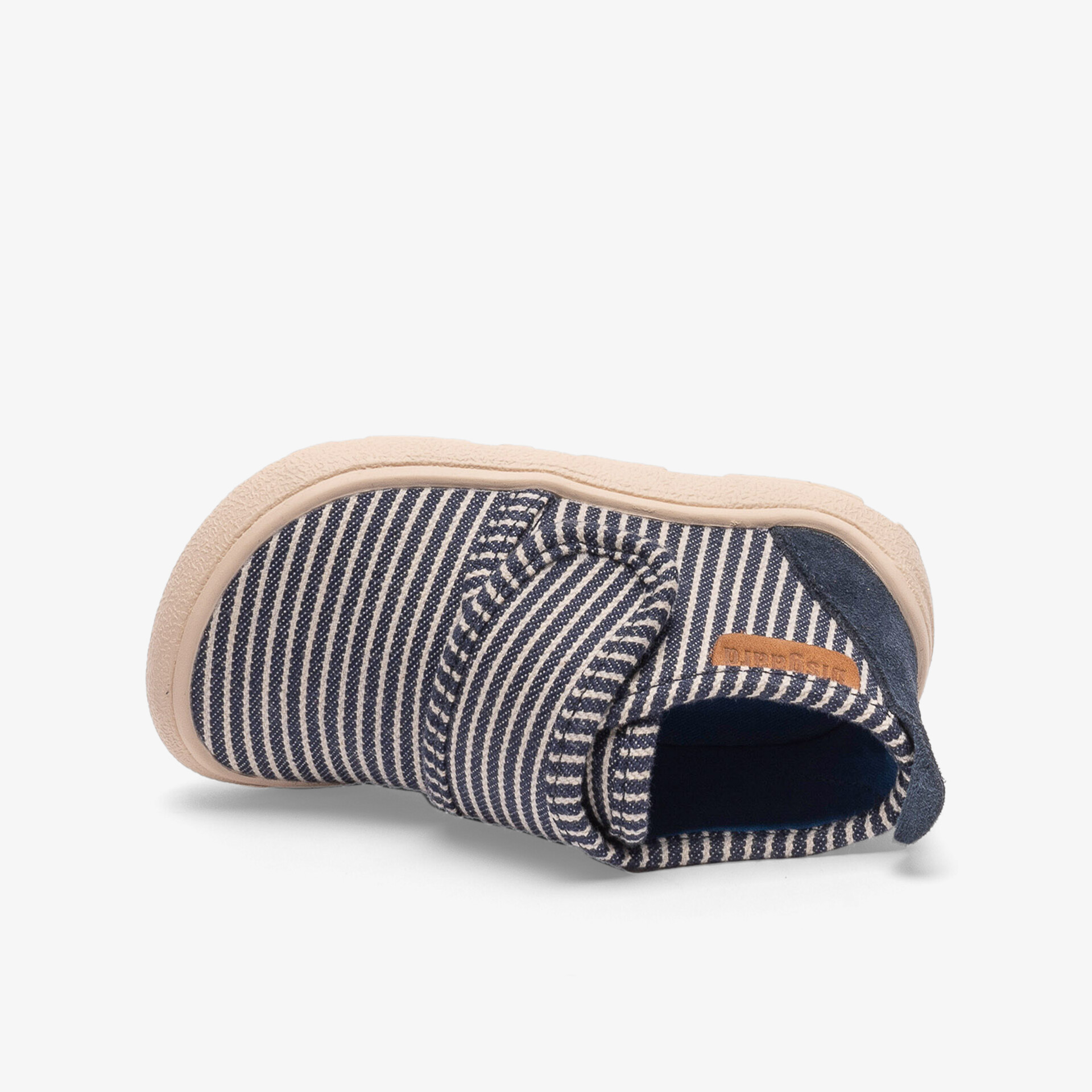 Bequemer und flexibler Kinderschuh mit rutschfester Sohle und elastischen Einsätzen, gestreiftes Muster